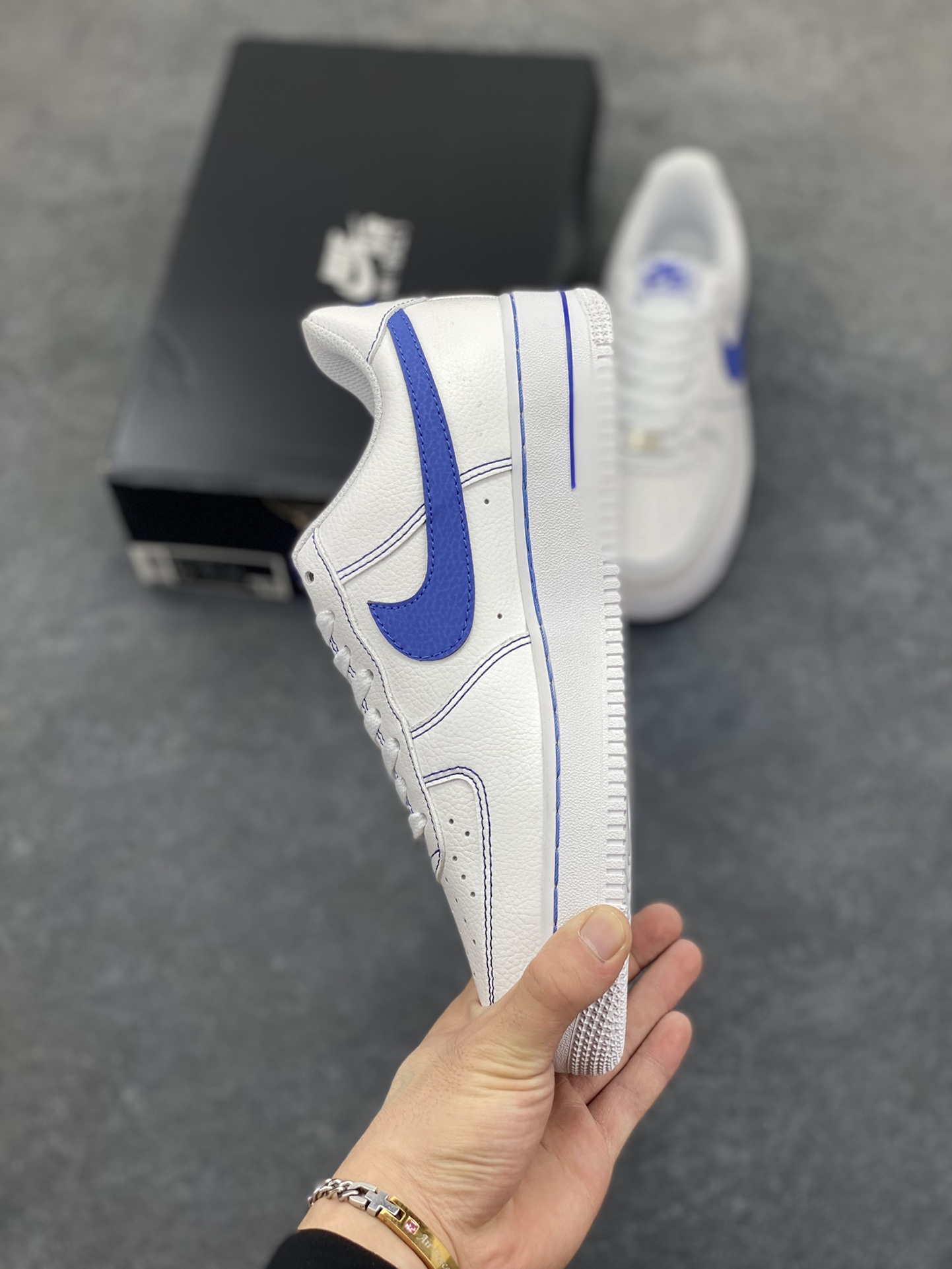 图片[3]-福利特价 Nike Air Force 1 Low 白蓝 原楦头原纸板 打造纯正空军版型 专注外贸渠道 全掌内置蜂窝气垫 原盒配件 原厂中底钢印、拉帮完美 货号：HQ2037-100 尺码：36 36.5 37.5 38 38.5 39 40 40.5 41 42 42.5 43 44 44.5 45-选品中心