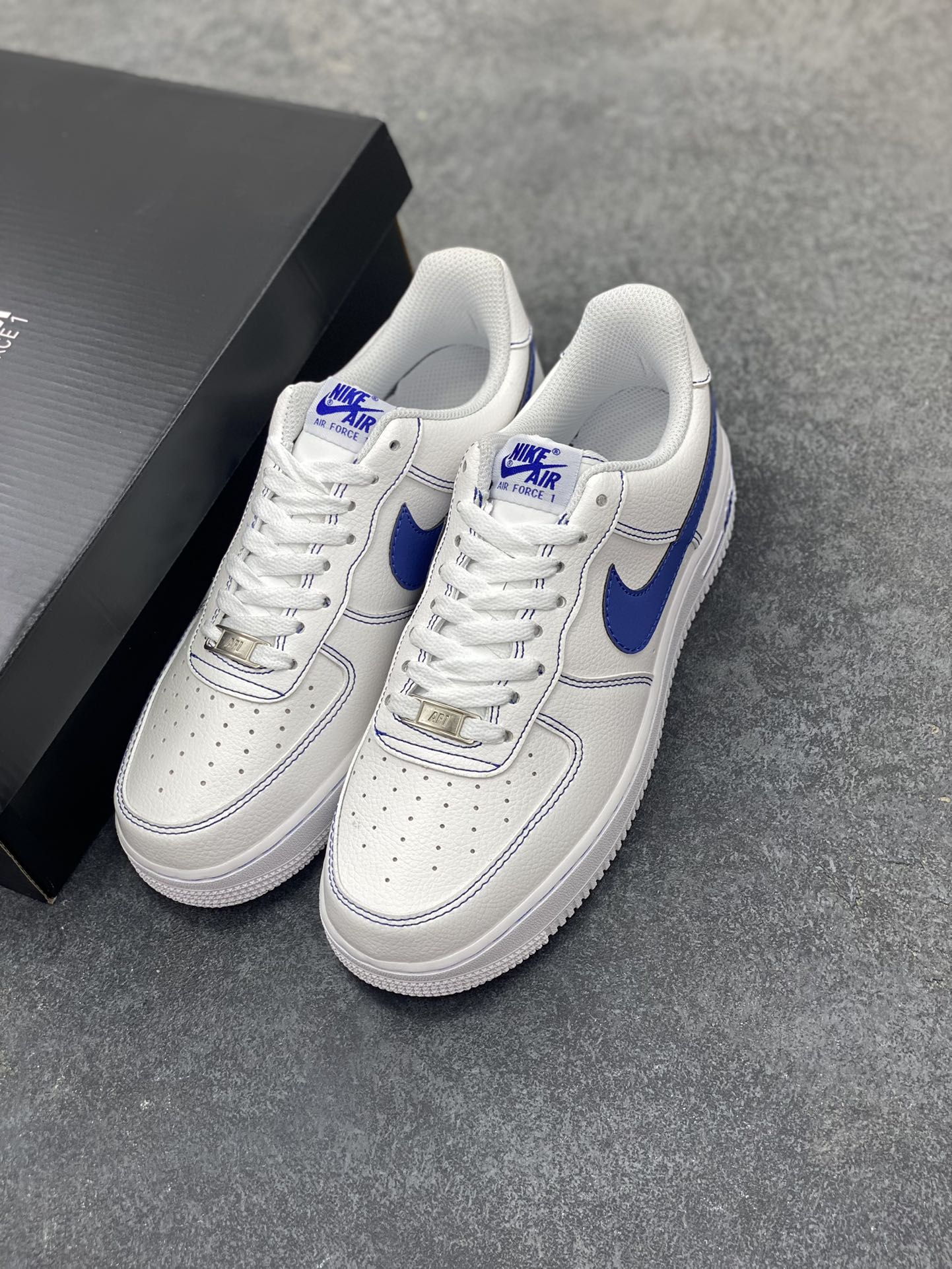 图片[8]-福利特价 Nike Air Force 1 Low 白蓝 原楦头原纸板 打造纯正空军版型 专注外贸渠道 全掌内置蜂窝气垫 原盒配件 原厂中底钢印、拉帮完美 货号：HQ2037-100 尺码：36 36.5 37.5 38 38.5 39 40 40.5 41 42 42.5 43 44 44.5 45-选品中心