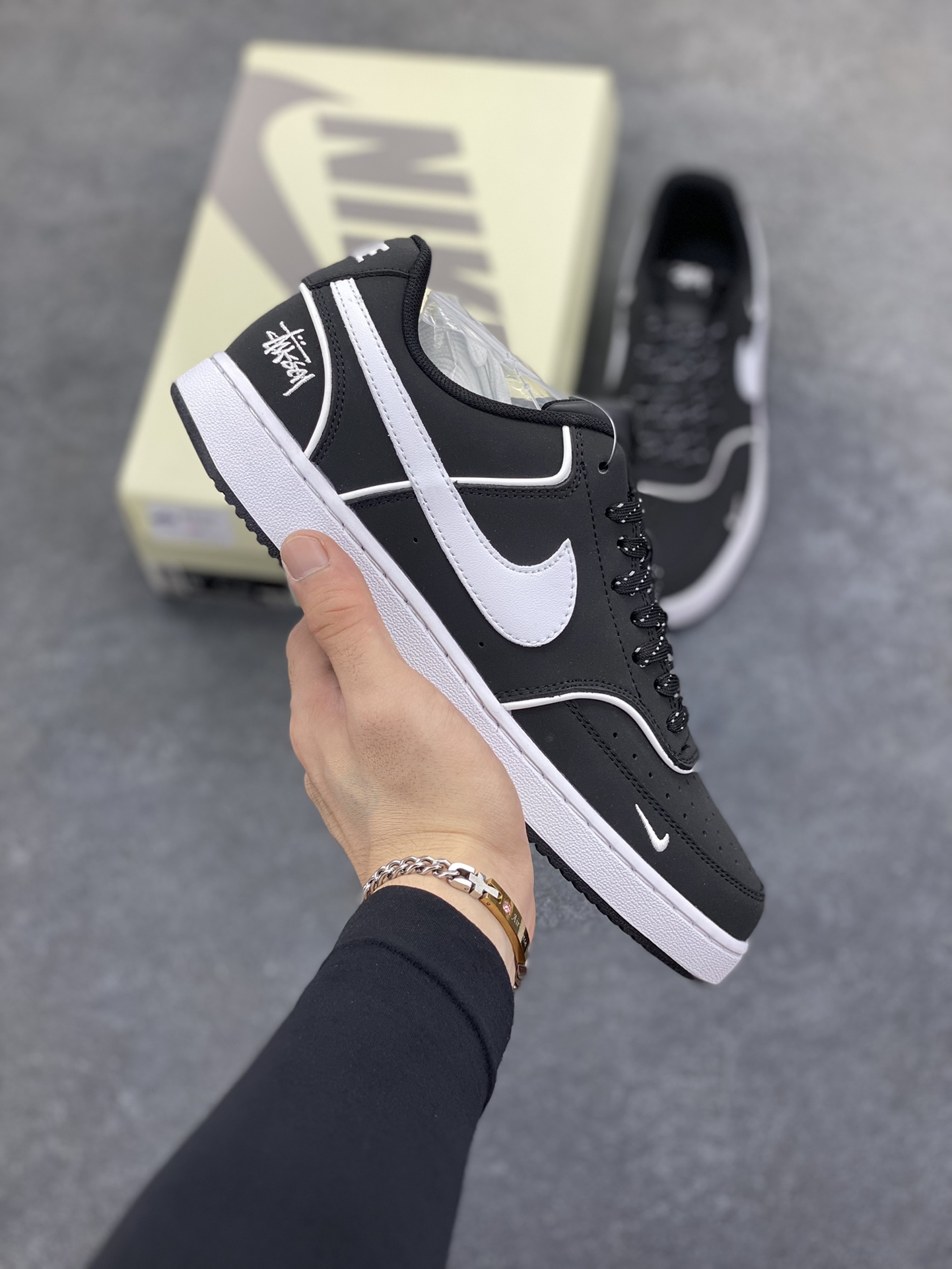 福利特价 海外爆款 ZP订单 NIKE EBERNON Low prm 小空军低帮百搭透气休闲运动板鞋 独家头层版本 原数据独家私模大底 纯正版型 清洁度完美 货号:FD5188-113 尺码:36 36.5 37.5 38 38.5 39 40 40.5 41 42 42.5 43 44 44.5 45-选品中心