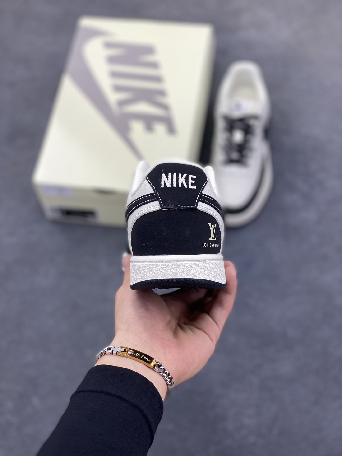 图片[4]-福利特价 海外爆款 ZP订单 NIKE EBERNON Low prm 小空军低帮百搭透气休闲运动板鞋 独家头层版本 原数据独家私模大底 纯正版型 清洁度完美 货号：FD5188-201 尺码：36 36.5 37.5 38 38.5 39 40 40.5 41 42 42.5 43 44 44.5 45-选品中心