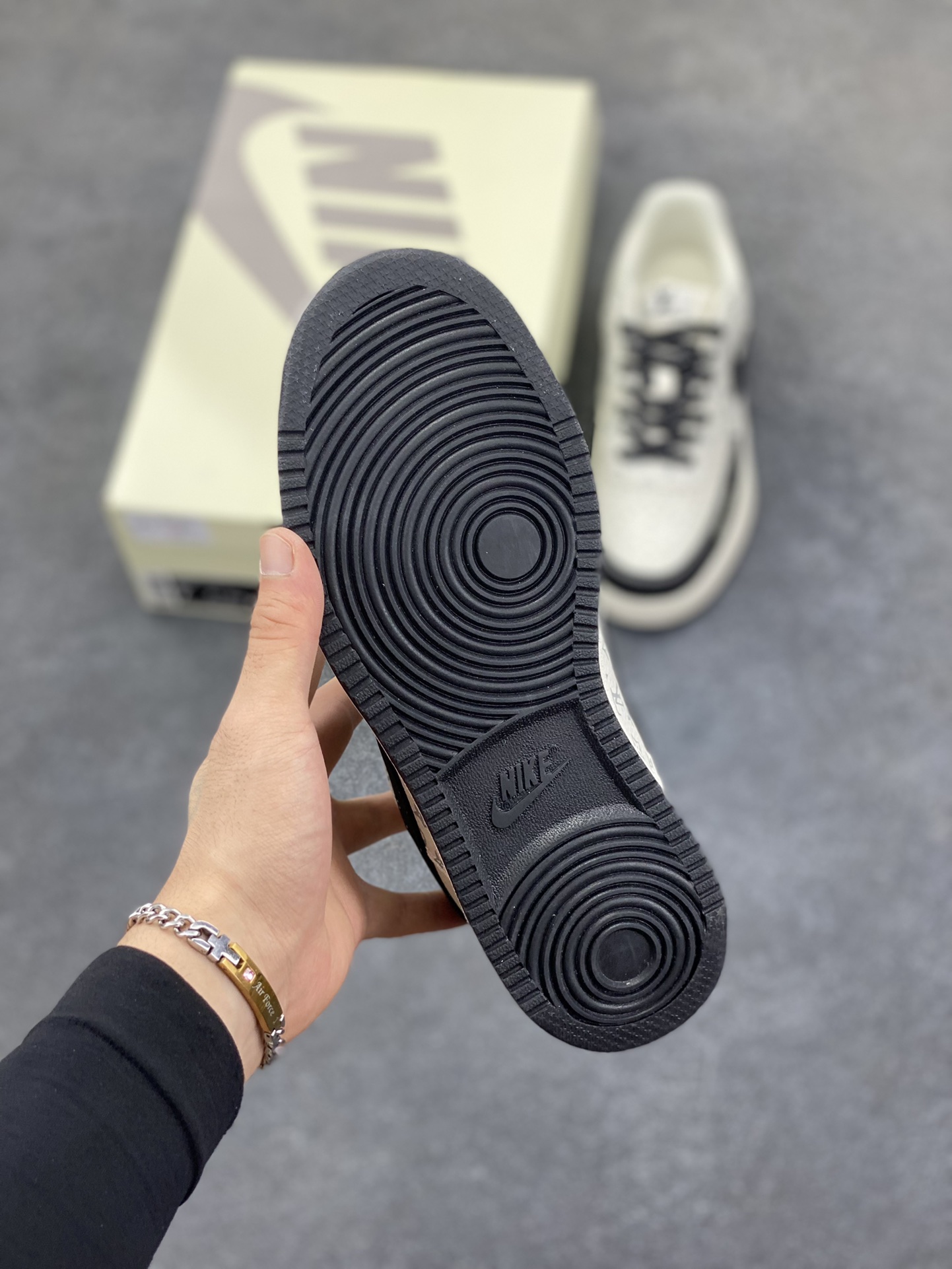 图片[5]-福利特价 海外爆款 ZP订单 NIKE EBERNON Low prm 小空军低帮百搭透气休闲运动板鞋 独家头层版本 原数据独家私模大底 纯正版型 清洁度完美 货号：FD5188-201 尺码：36 36.5 37.5 38 38.5 39 40 40.5 41 42 42.5 43 44 44.5 45-选品中心