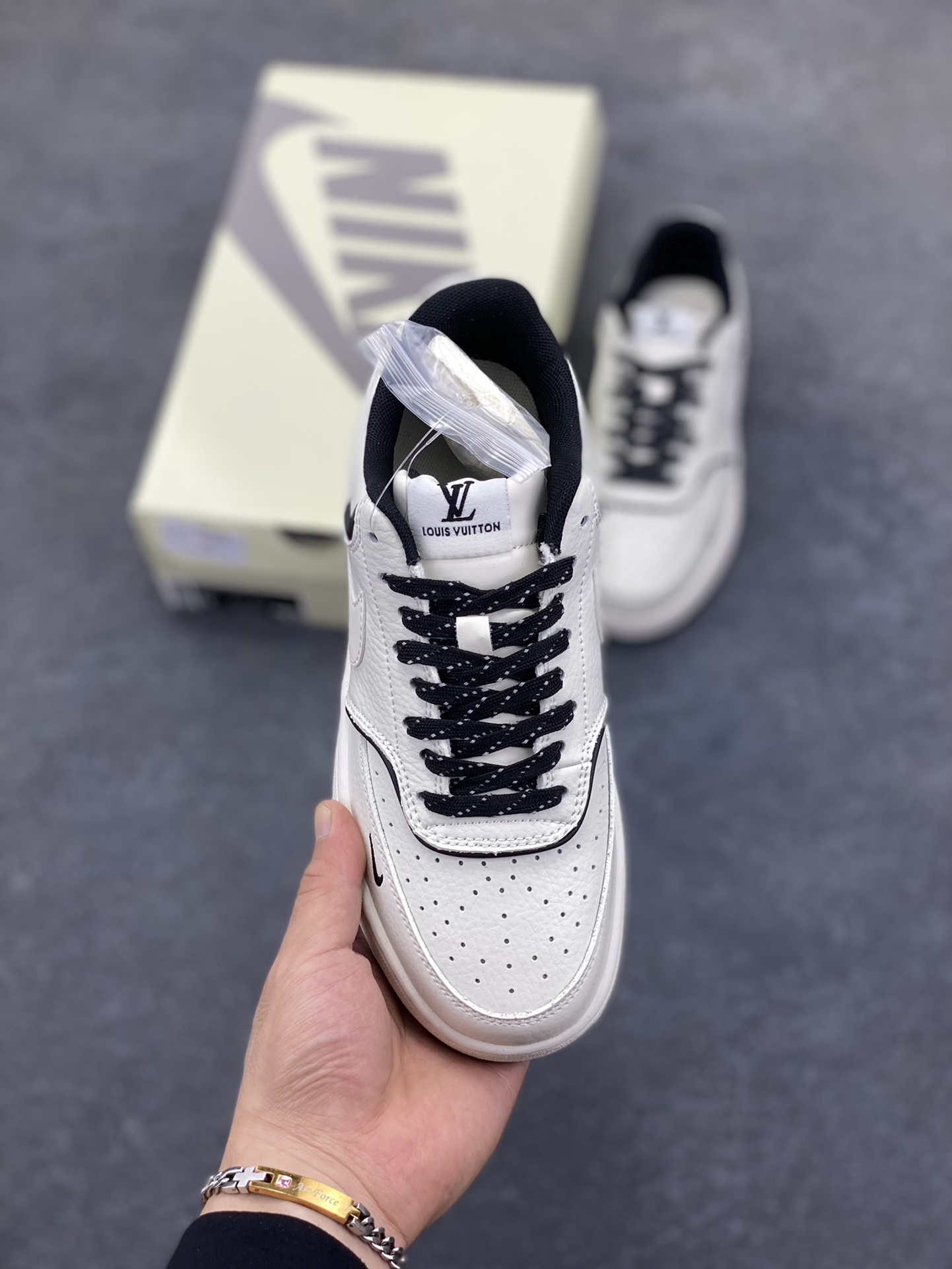 图片[2]-福利特价 海外爆款 ZP订单 NIKE EBERNON Low prm 小空军低帮百搭透气休闲运动板鞋 独家头层版本 原数据独家私模大底 纯正版型 清洁度完美 货号：FD5188-121 尺码：36 36.5 37.5 38 38.5 39 40 40.5 41 42 42.5 43 44 44.5 45-选品中心