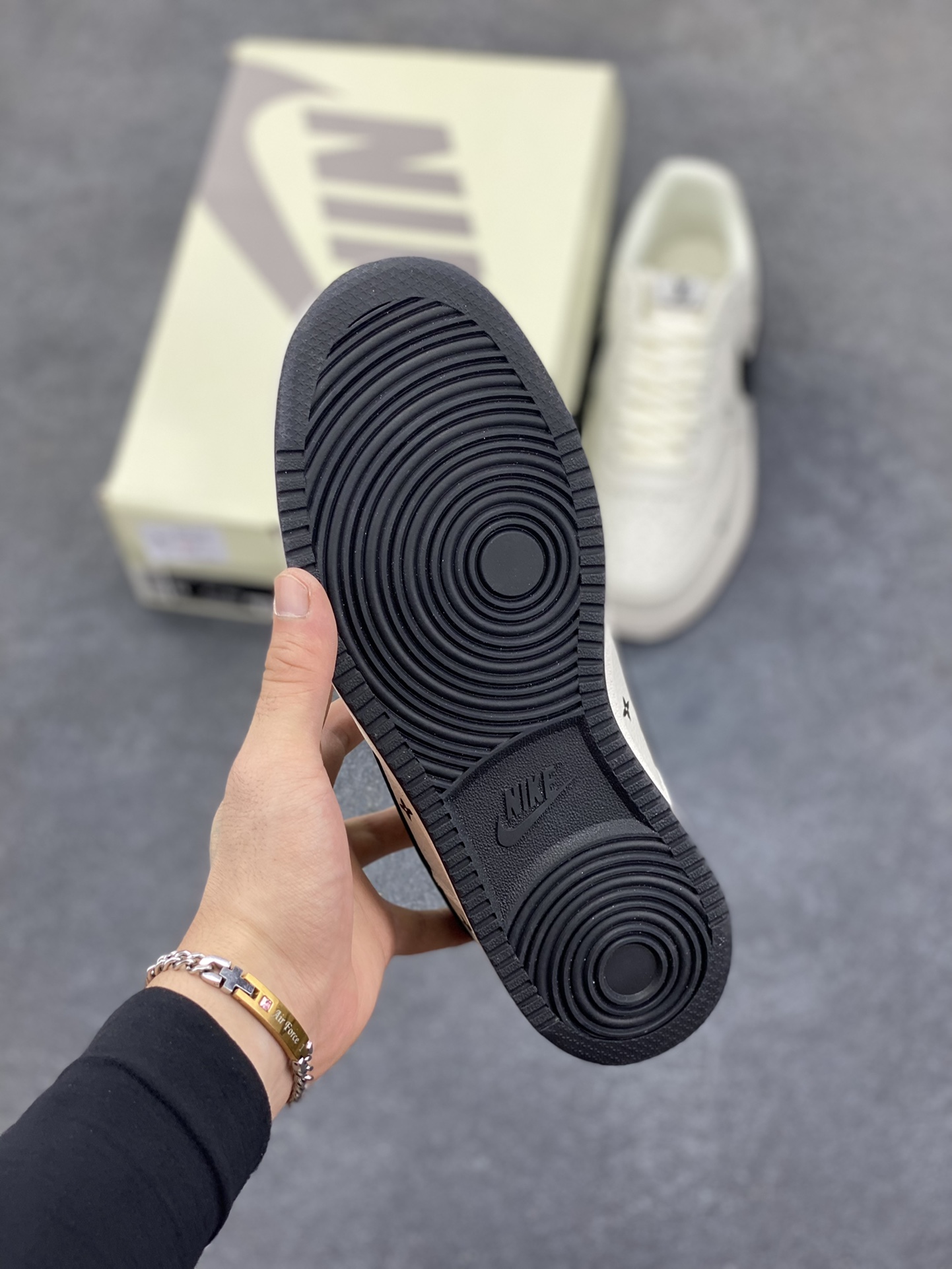 图片[5]-福利特价 海外爆款 ZP订单 NIKE EBERNON Low prm 小空军低帮百搭透气休闲运动板鞋 独家头层版本 原数据独家私模大底 纯正版型 清洁度完美 货号：FD5188-131 尺码：36 36.5 37.5 38 38.5 39 40 40.5 41 42 42.5 43 44 44.5 45-选品中心