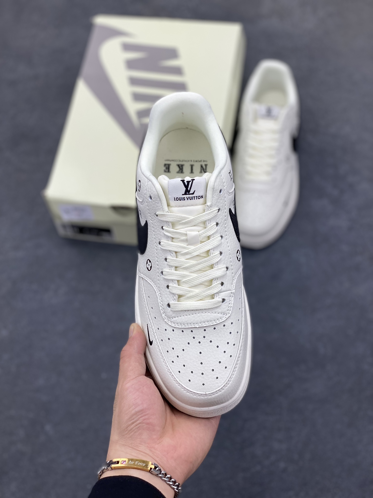 图片[2]-福利特价 海外爆款 ZP订单 NIKE EBERNON Low prm 小空军低帮百搭透气休闲运动板鞋 独家头层版本 原数据独家私模大底 纯正版型 清洁度完美 货号：FD5188-131 尺码：36 36.5 37.5 38 38.5 39 40 40.5 41 42 42.5 43 44 44.5 45-选品中心