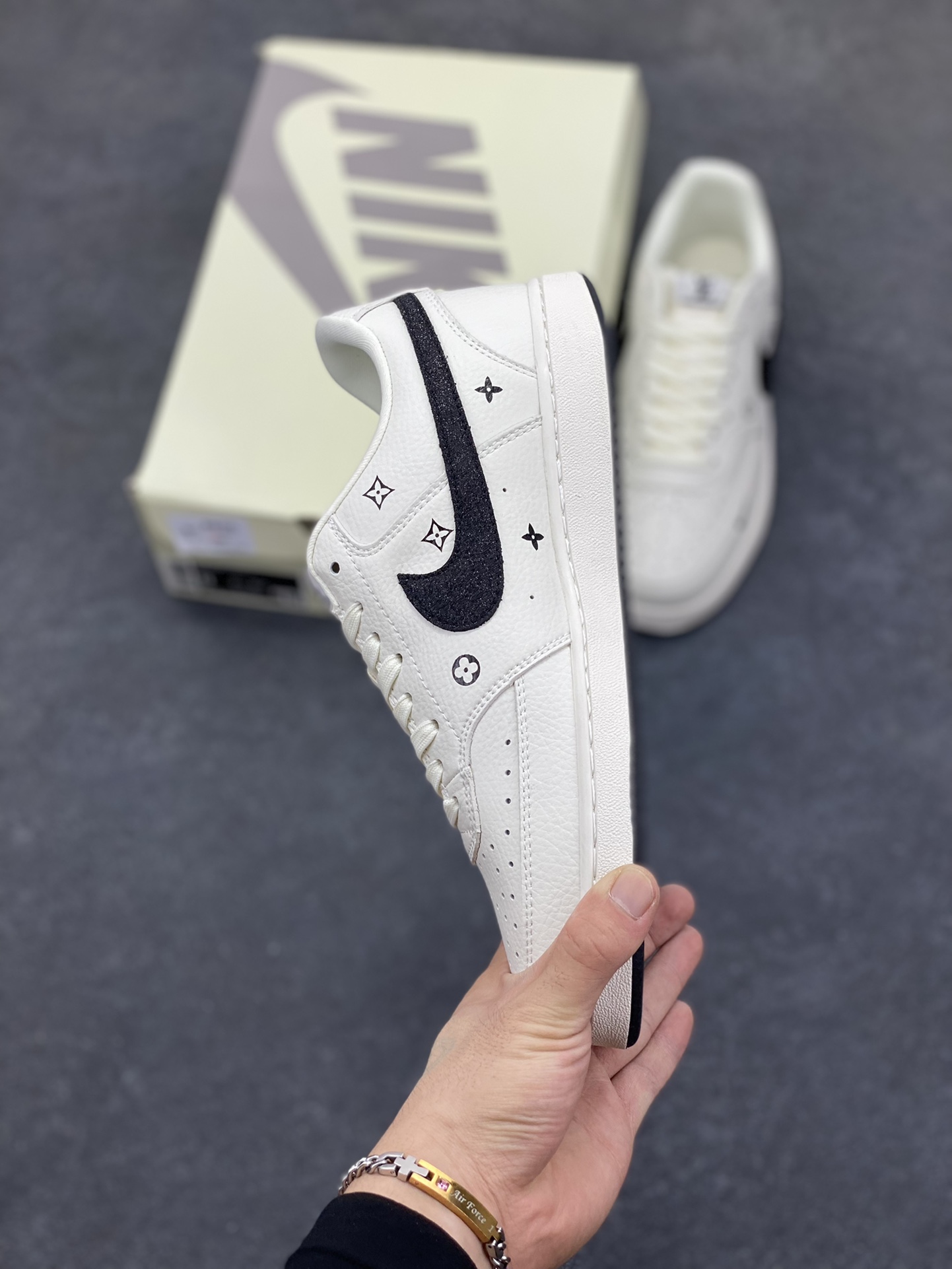 图片[3]-福利特价 海外爆款 ZP订单 NIKE EBERNON Low prm 小空军低帮百搭透气休闲运动板鞋 独家头层版本 原数据独家私模大底 纯正版型 清洁度完美 货号：FD5188-131 尺码：36 36.5 37.5 38 38.5 39 40 40.5 41 42 42.5 43 44 44.5 45-选品中心