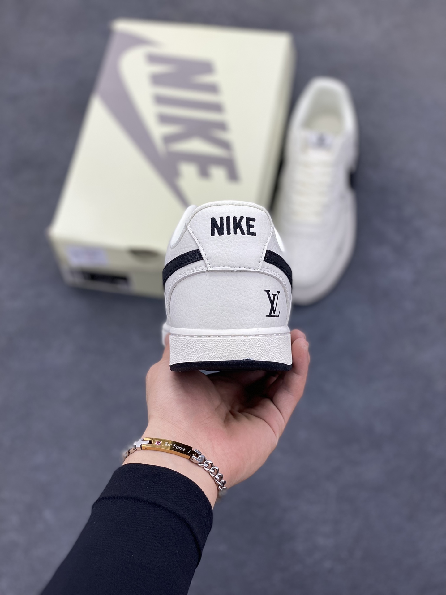 图片[4]-福利特价 海外爆款 ZP订单 NIKE EBERNON Low prm 小空军低帮百搭透气休闲运动板鞋 独家头层版本 原数据独家私模大底 纯正版型 清洁度完美 货号：FD5188-131 尺码：36 36.5 37.5 38 38.5 39 40 40.5 41 42 42.5 43 44 44.5 45-选品中心