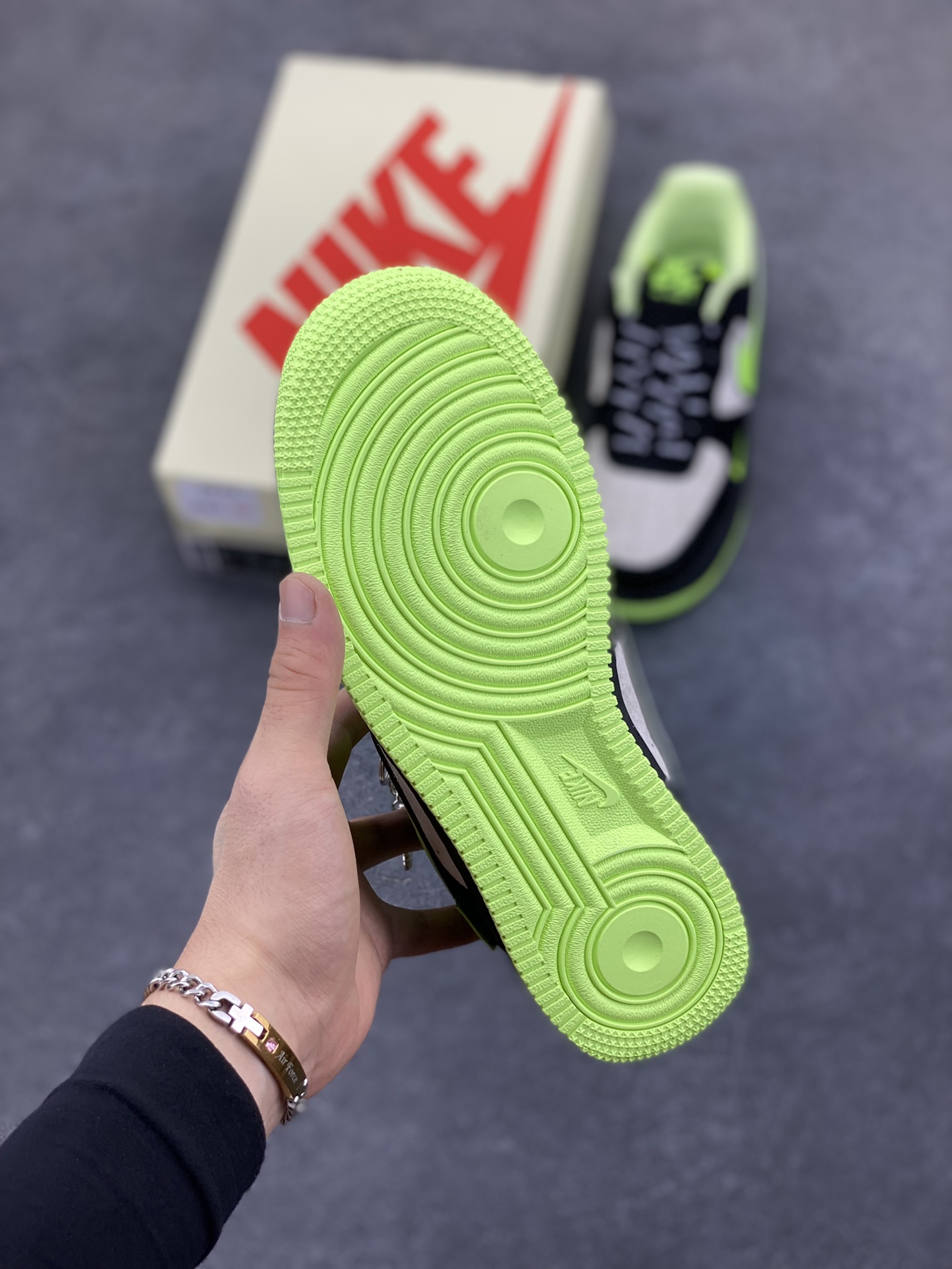 图片[5]-福利特价 NIke Air Force 1 \’07 Low 空军一号 低帮 运动鞋 休闲鞋 折边针车 工艺难度大 原楦头原纸板 原装鞋盒 定制五金配件 内置全掌气垫 原厂鞋底 货号：DF0188-009 尺码：36 36.5 37.5 38 38.5 39 40 40.5 41 42 42.5 43 44 44.5 45-选品中心