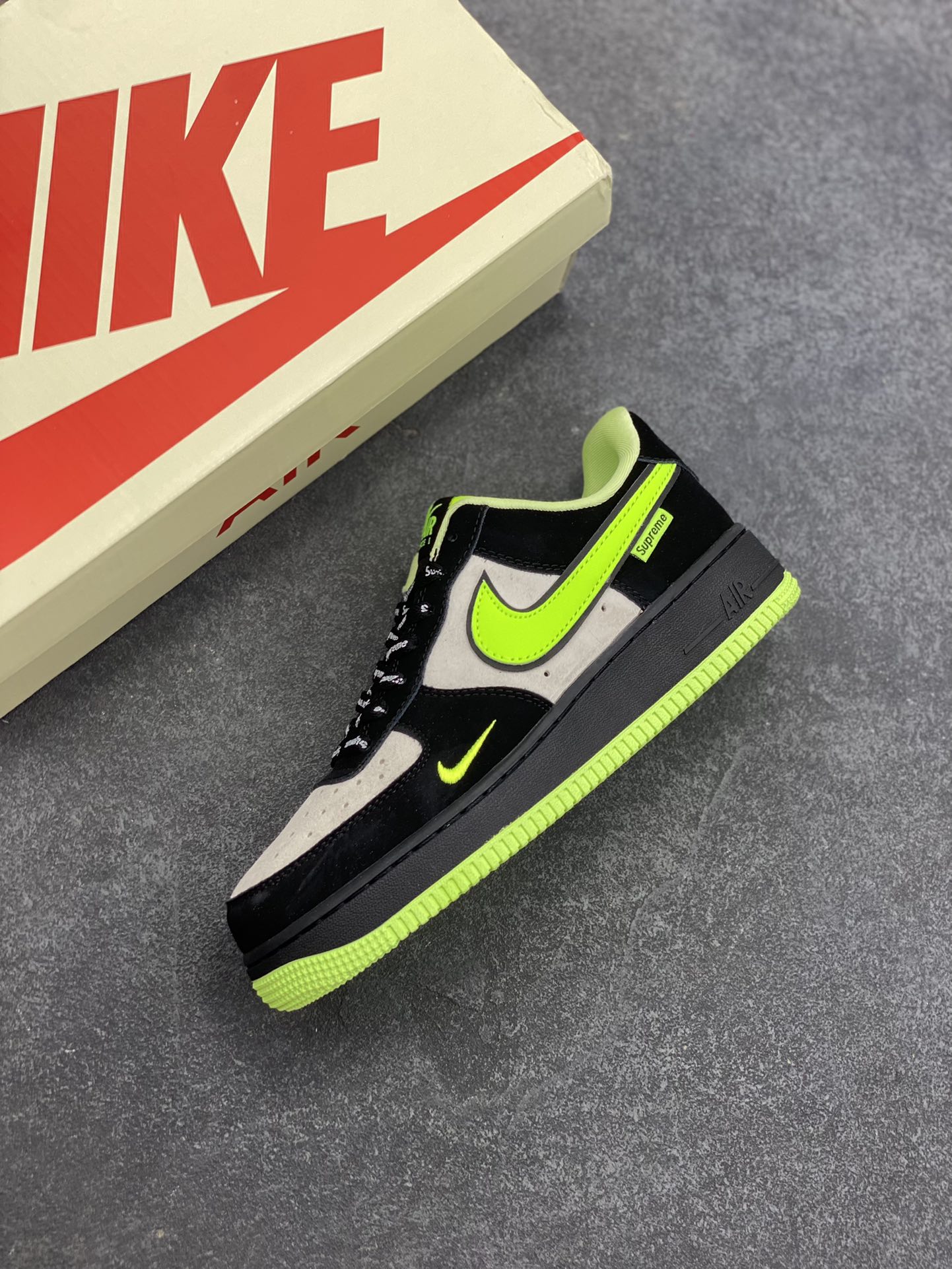 图片[7]-福利特价 NIke Air Force 1 \’07 Low 空军一号 低帮 运动鞋 休闲鞋 折边针车 工艺难度大 原楦头原纸板 原装鞋盒 定制五金配件 内置全掌气垫 原厂鞋底 货号：DF0188-009 尺码：36 36.5 37.5 38 38.5 39 40 40.5 41 42 42.5 43 44 44.5 45-选品中心
