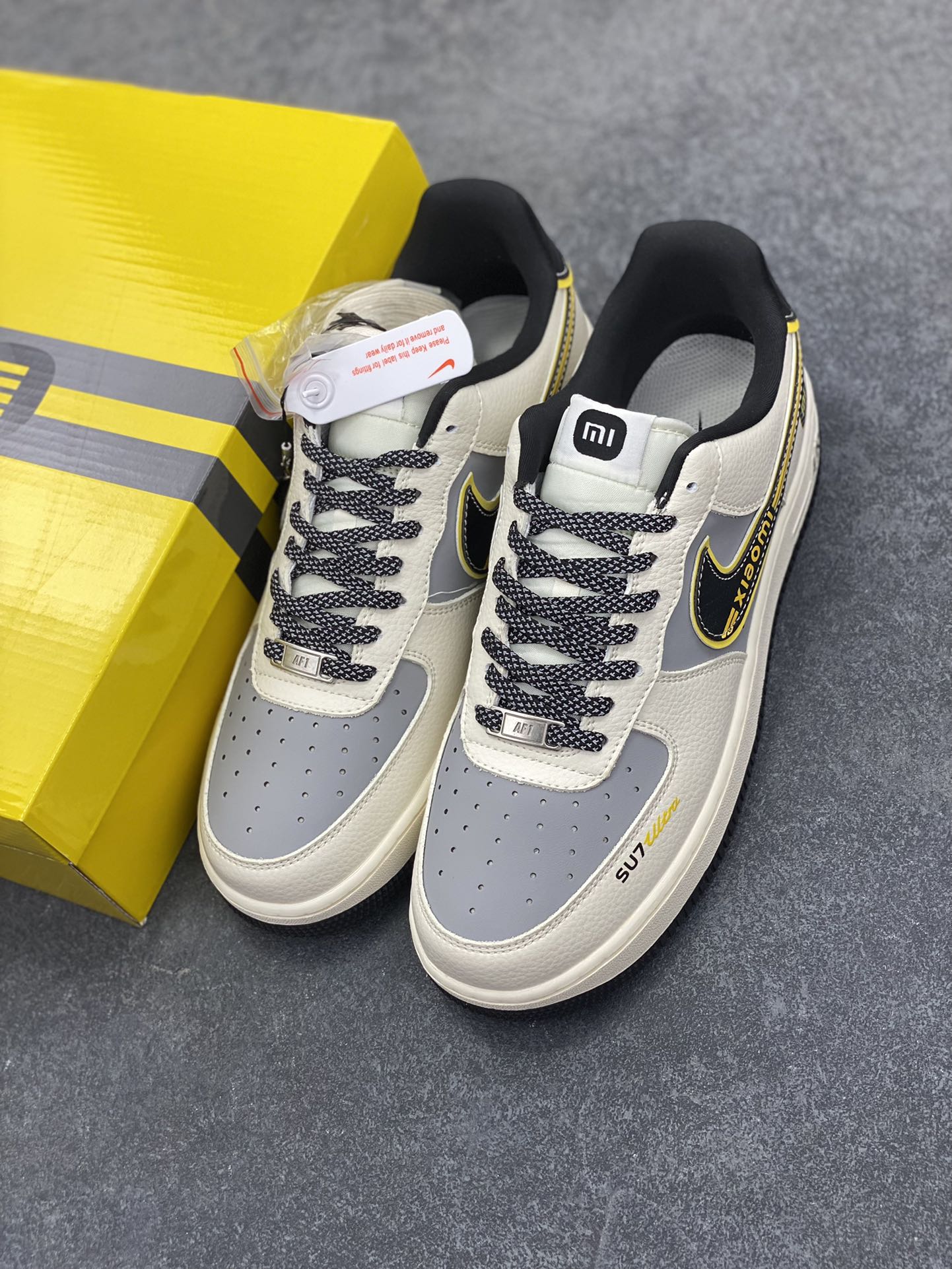 图片[8]-福利特价 NIke Air Force 1 \’07 Low “小米联名——SU7Ultra”空军一号 低帮 运动鞋 休闲鞋 折边针车 工艺难度大 原楦头原纸板 原装鞋盒 定制五金配件 内置全掌气垫 原厂鞋底 货号：XX3168-165 尺码：36 36.5 37.5 38 38.5 39 40 40.5 41 42 42.5 43 44 44.5 45-选品中心