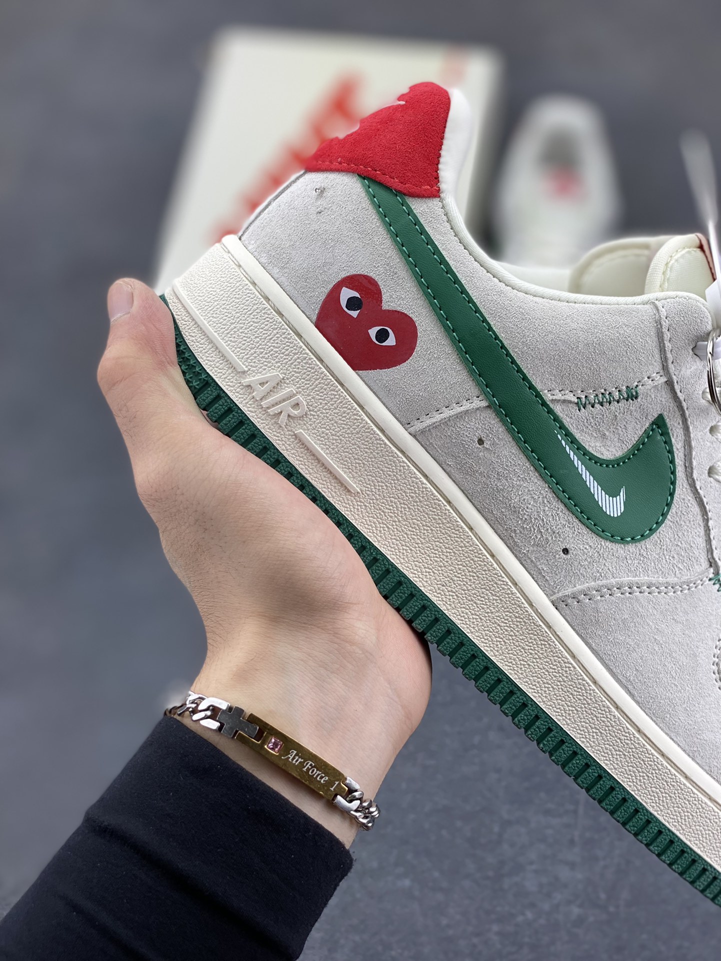 图片[6]-福利特价 NIke Air Force 1 \’07 Low “川久保龄联名——猪八绿勾”空军一号 低帮 运动鞋 休闲鞋 折边针车 工艺难度大 原楦头原纸板 原装鞋盒 定制五金配件 内置全掌气垫 原厂鞋底 货号：DF0188-033 尺码：36 36.5 37.5 38 38.5 39 40 40.5 41 42 42.5 43 44 44.5 45-选品中心