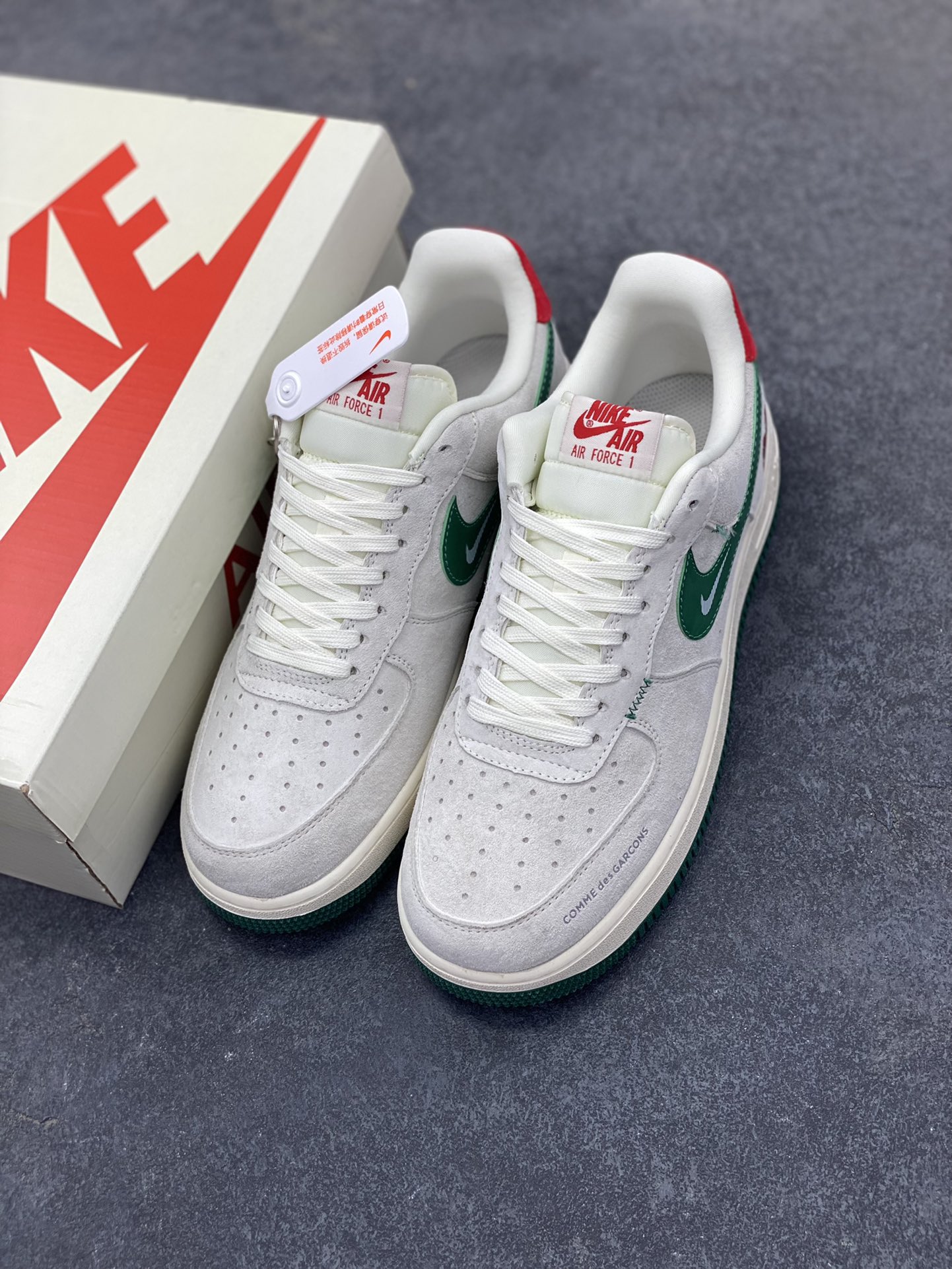 图片[8]-福利特价 NIke Air Force 1 \’07 Low “川久保龄联名——猪八绿勾”空军一号 低帮 运动鞋 休闲鞋 折边针车 工艺难度大 原楦头原纸板 原装鞋盒 定制五金配件 内置全掌气垫 原厂鞋底 货号：DF0188-033 尺码：36 36.5 37.5 38 38.5 39 40 40.5 41 42 42.5 43 44 44.5 45-选品中心