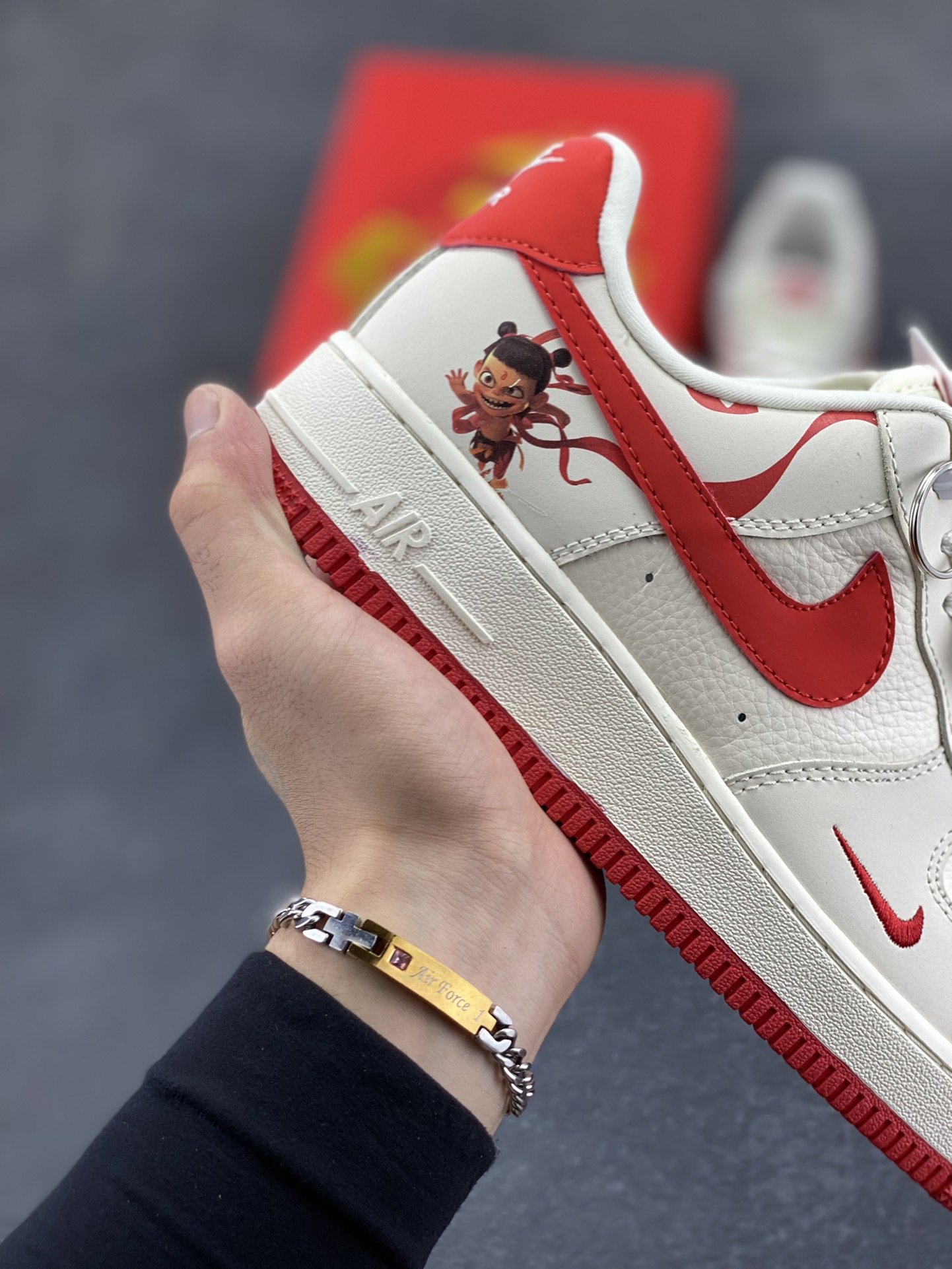 图片[6]-福利特价 NIke Air Force 1 \’07 Low “哪吒联名——魔丸”空军一号 低帮 运动鞋 休闲鞋 折边针车 工艺难度大 原楦头原纸板 原装鞋盒 定制五金配件 内置全掌气垫 原厂鞋底 货号：DF0188-048 尺码：36 36.5 37.5 38 38.5 39 40 40.5 41 42 42.5 43 44 44.5 45-选品中心