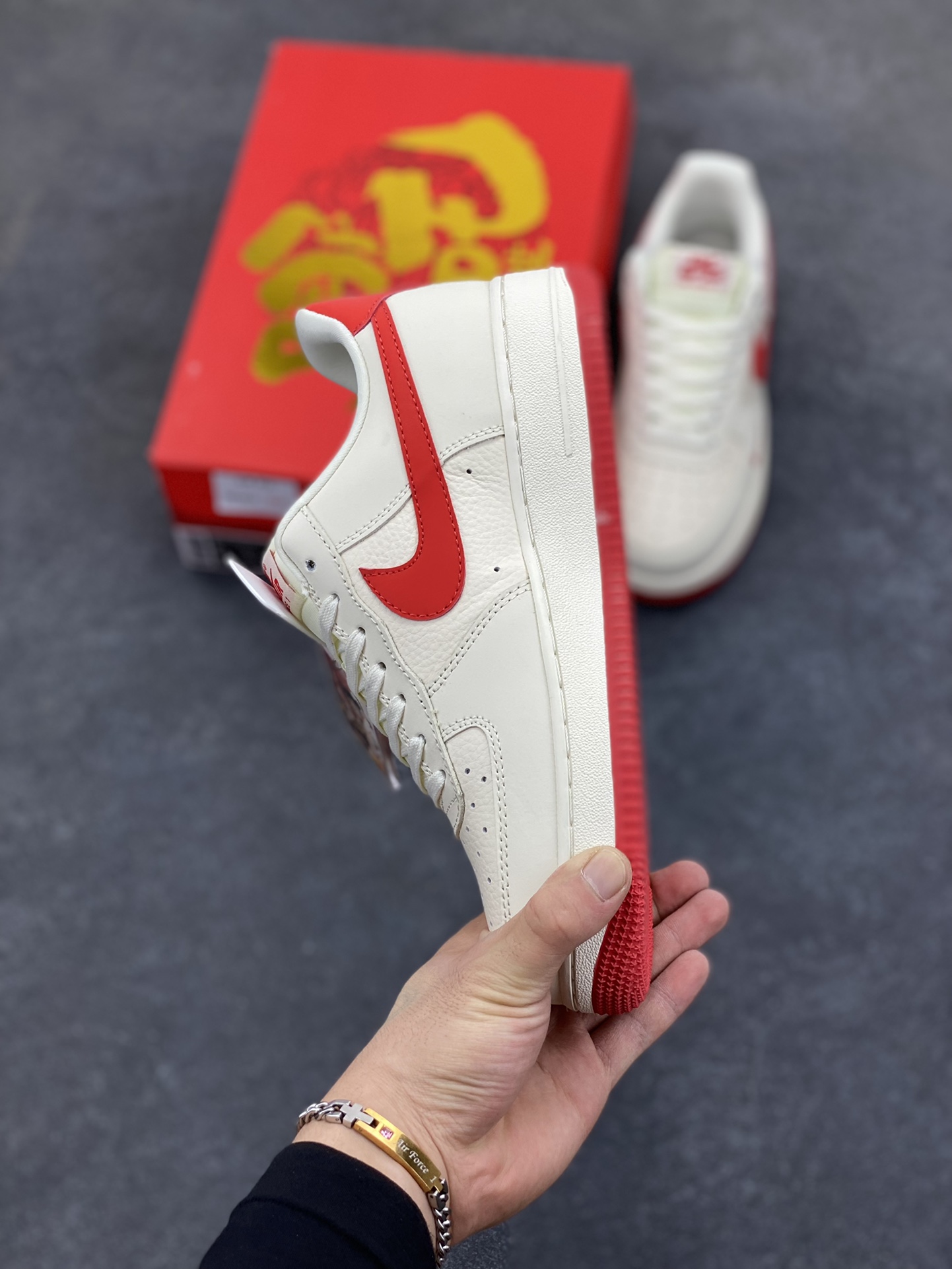图片[3]-福利特价 NIke Air Force 1 \’07 Low “哪吒联名——魔丸”空军一号 低帮 运动鞋 休闲鞋 折边针车 工艺难度大 原楦头原纸板 原装鞋盒 定制五金配件 内置全掌气垫 原厂鞋底 货号：DF0188-048 尺码：36 36.5 37.5 38 38.5 39 40 40.5 41 42 42.5 43 44 44.5 45-选品中心