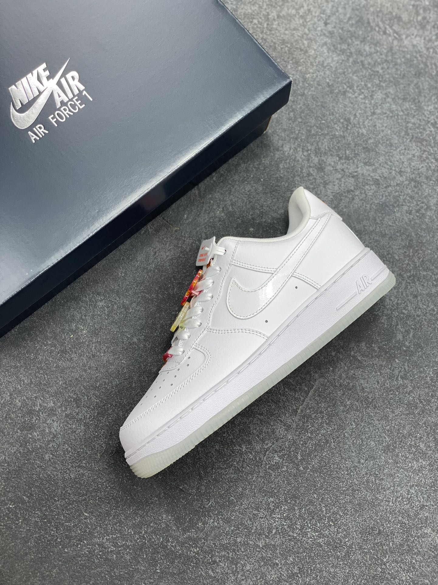 图片[7]-Air Force 1 Low 夏日白橙 原楦头原纸板 打造纯正空军版型 #专注外贸渠道 全掌内置蜂窝气垫 #原盒配件 原厂中底钢印、拉帮完美 货号：IB8875-111 尺码：36 36.5 37.5 38 38.5 39 40 40.5 41 42 42.5 43 44 44.5 45-选品中心