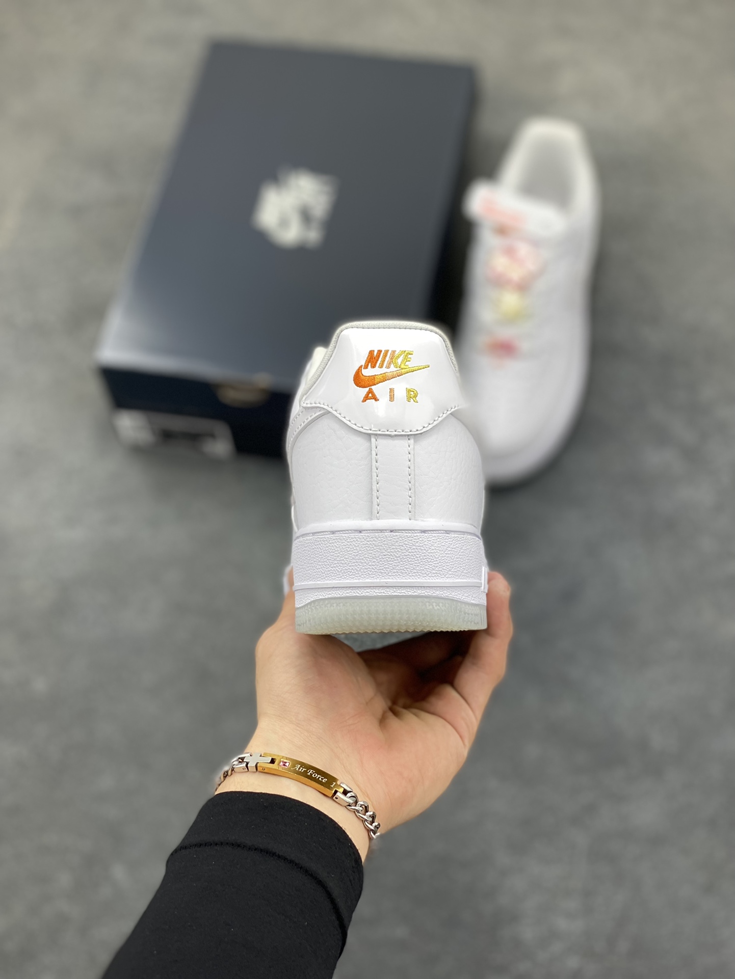 图片[4]-Air Force 1 Low 夏日白橙 原楦头原纸板 打造纯正空军版型 #专注外贸渠道 全掌内置蜂窝气垫 #原盒配件 原厂中底钢印、拉帮完美 货号：IB8875-111 尺码：36 36.5 37.5 38 38.5 39 40 40.5 41 42 42.5 43 44 44.5 45-选品中心