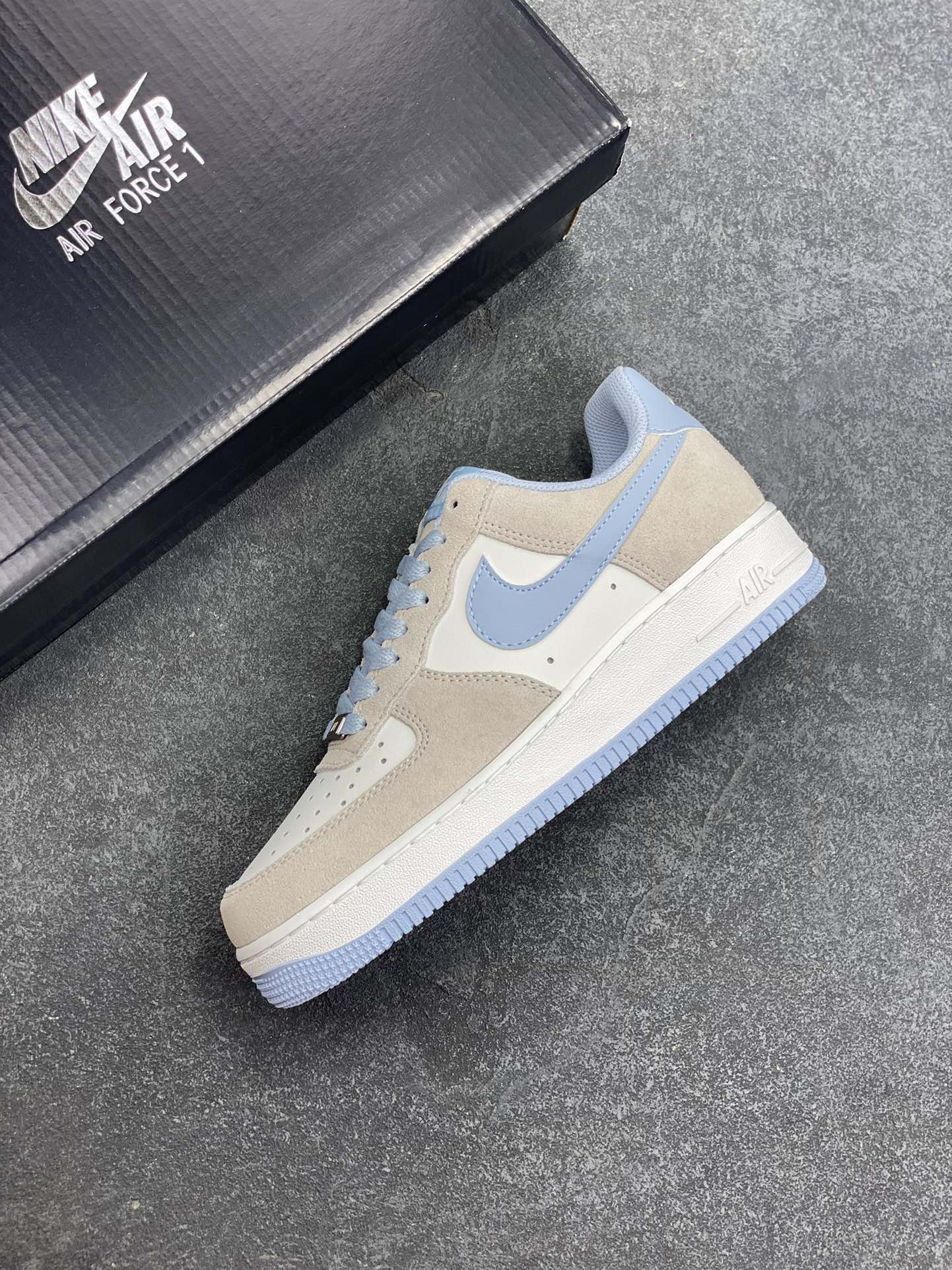 图片[7]-Nike Air Force 1 Low 海盐蓝 原楦头原纸板 打造纯正空军版型 专注外贸渠道 全掌内置蜂窝气垫 原盒配件 原厂中底钢印、拉帮完美 货号：FQ8714-005 尺码：36 36.5 37.5 38 38.5 39 40 40.5 41 42 42.5 43 44 44.5 45-选品中心