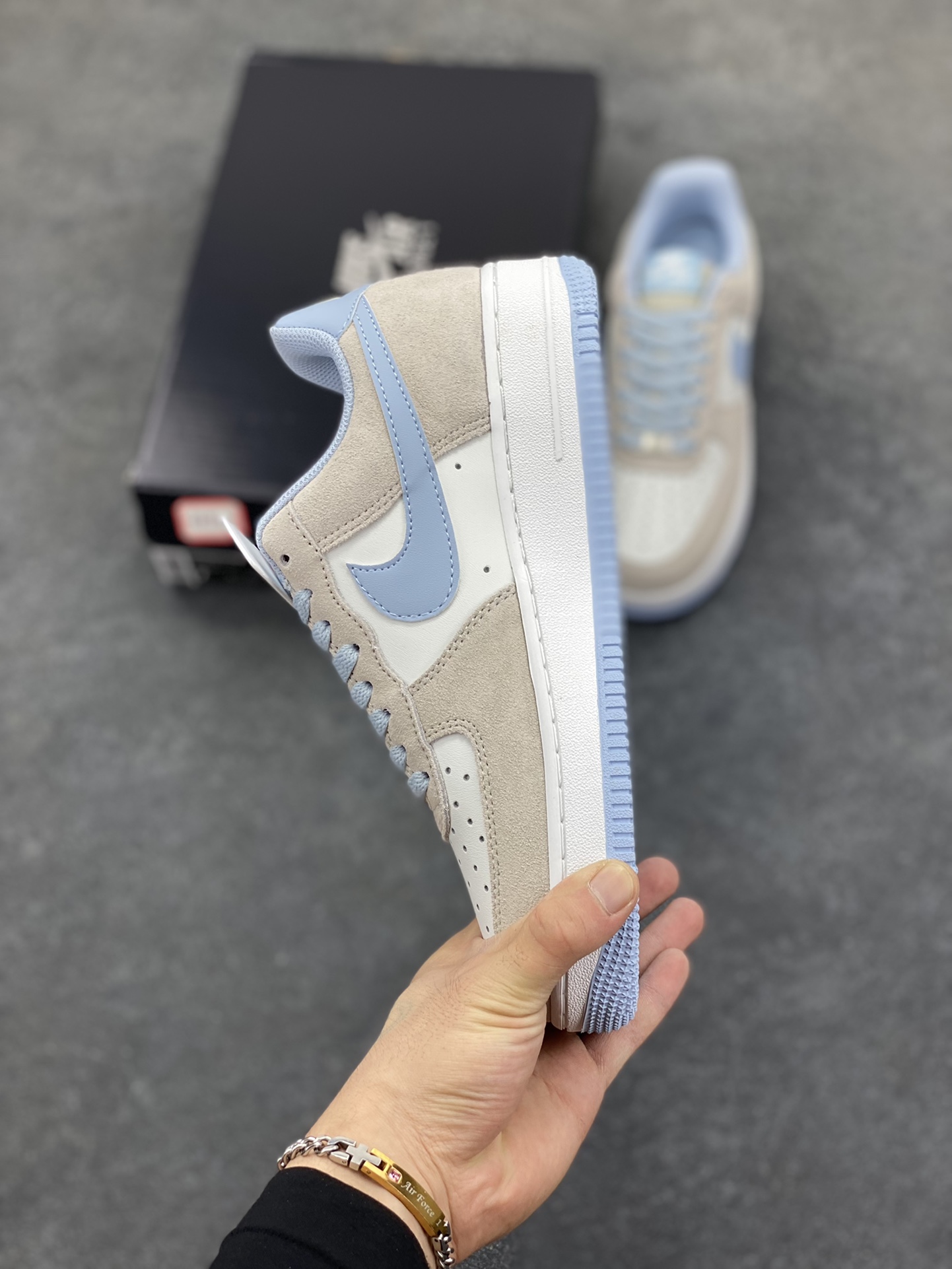 图片[3]-Nike Air Force 1 Low 海盐蓝 原楦头原纸板 打造纯正空军版型 专注外贸渠道 全掌内置蜂窝气垫 原盒配件 原厂中底钢印、拉帮完美 货号：FQ8714-005 尺码：36 36.5 37.5 38 38.5 39 40 40.5 41 42 42.5 43 44 44.5 45-选品中心
