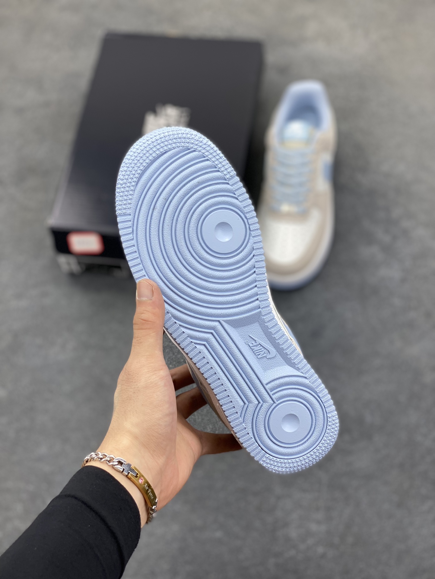 图片[5]-Nike Air Force 1 Low 海盐蓝 原楦头原纸板 打造纯正空军版型 专注外贸渠道 全掌内置蜂窝气垫 原盒配件 原厂中底钢印、拉帮完美 货号：FQ8714-005 尺码：36 36.5 37.5 38 38.5 39 40 40.5 41 42 42.5 43 44 44.5 45-选品中心