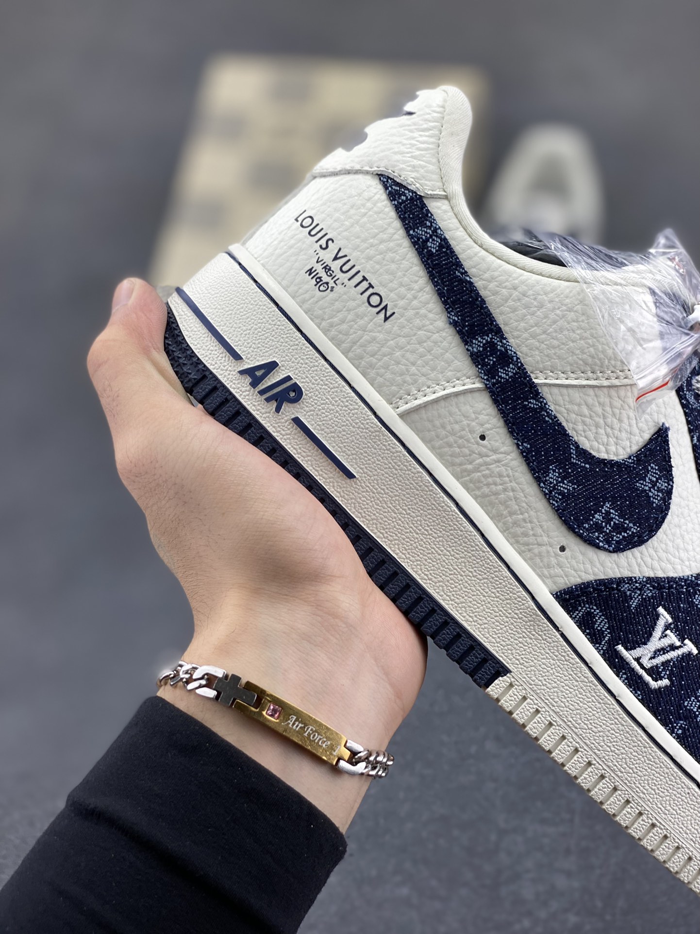 图片[6]-NIke Air Force 1 \’07 Low LV联名–深蓝牛仔 空军一号低帮 运动鞋 休闲鞋 折边针车 工艺难度大 原楦头原纸板 原装鞋盒 原厂鞋底 超高清洁度 细节完美 货号：SC0601-553 尺码：36 36.5 37.5 38 38.5 39 40 40.5 41 42 42.5 43 44 44.5 45-选品中心