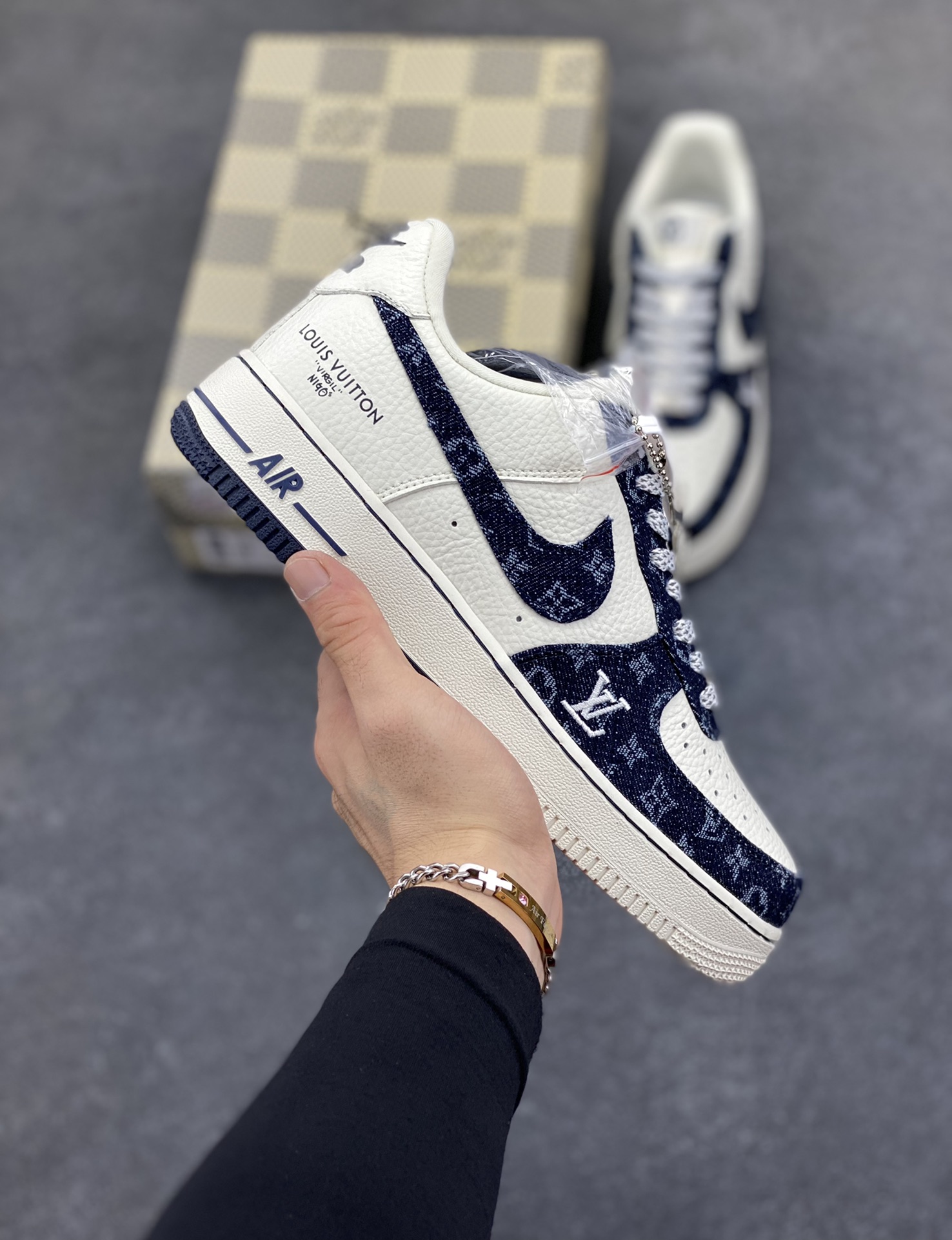 NIke Air Force 1 \’07 Low LV联名–深蓝牛仔 空军一号低帮 运动鞋 休闲鞋 折边针车 工艺难度大 原楦头原纸板 原装鞋盒 原厂鞋底 超高清洁度 细节完美 货号:SC0601-553 尺码:36 36.5 37.5 38 38.5 39 40 40.5 41 42 42.5 43 44 44.5 45-选品中心