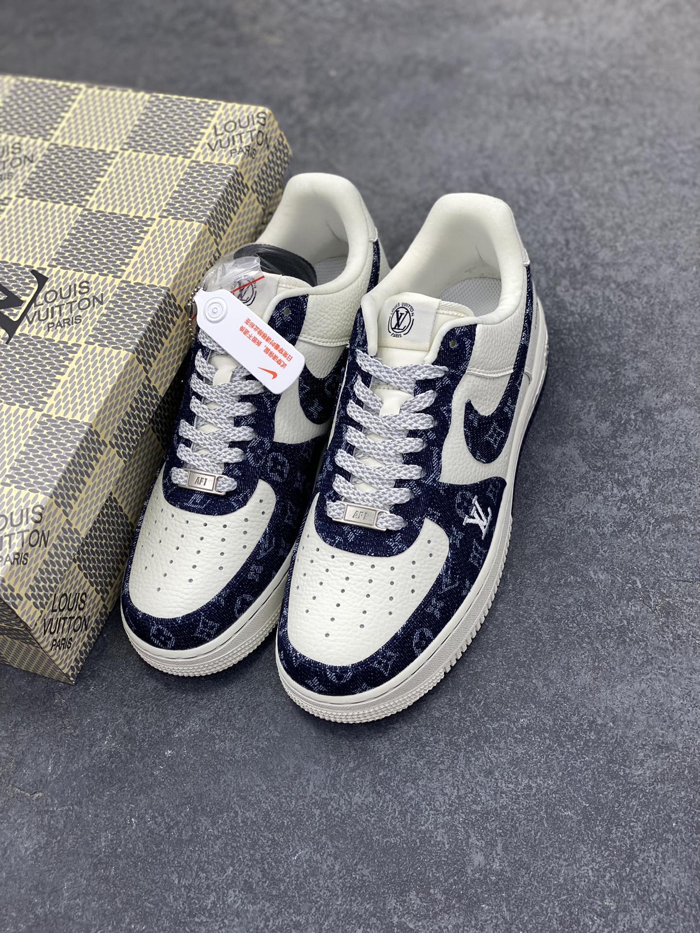 图片[8]-NIke Air Force 1 \’07 Low LV联名–深蓝牛仔 空军一号低帮 运动鞋 休闲鞋 折边针车 工艺难度大 原楦头原纸板 原装鞋盒 原厂鞋底 超高清洁度 细节完美 货号：SC0601-553 尺码：36 36.5 37.5 38 38.5 39 40 40.5 41 42 42.5 43 44 44.5 45-选品中心