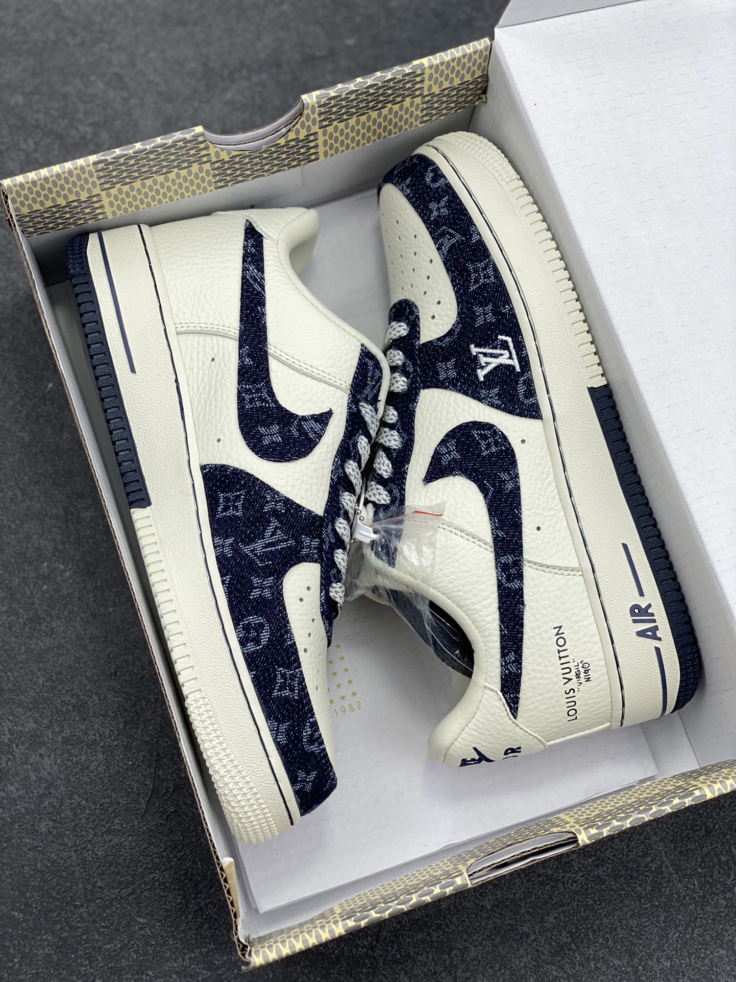 图片[9]-NIke Air Force 1 \’07 Low LV联名–深蓝牛仔 空军一号低帮 运动鞋 休闲鞋 折边针车 工艺难度大 原楦头原纸板 原装鞋盒 原厂鞋底 超高清洁度 细节完美 货号：SC0601-553 尺码：36 36.5 37.5 38 38.5 39 40 40.5 41 42 42.5 43 44 44.5 45-选品中心