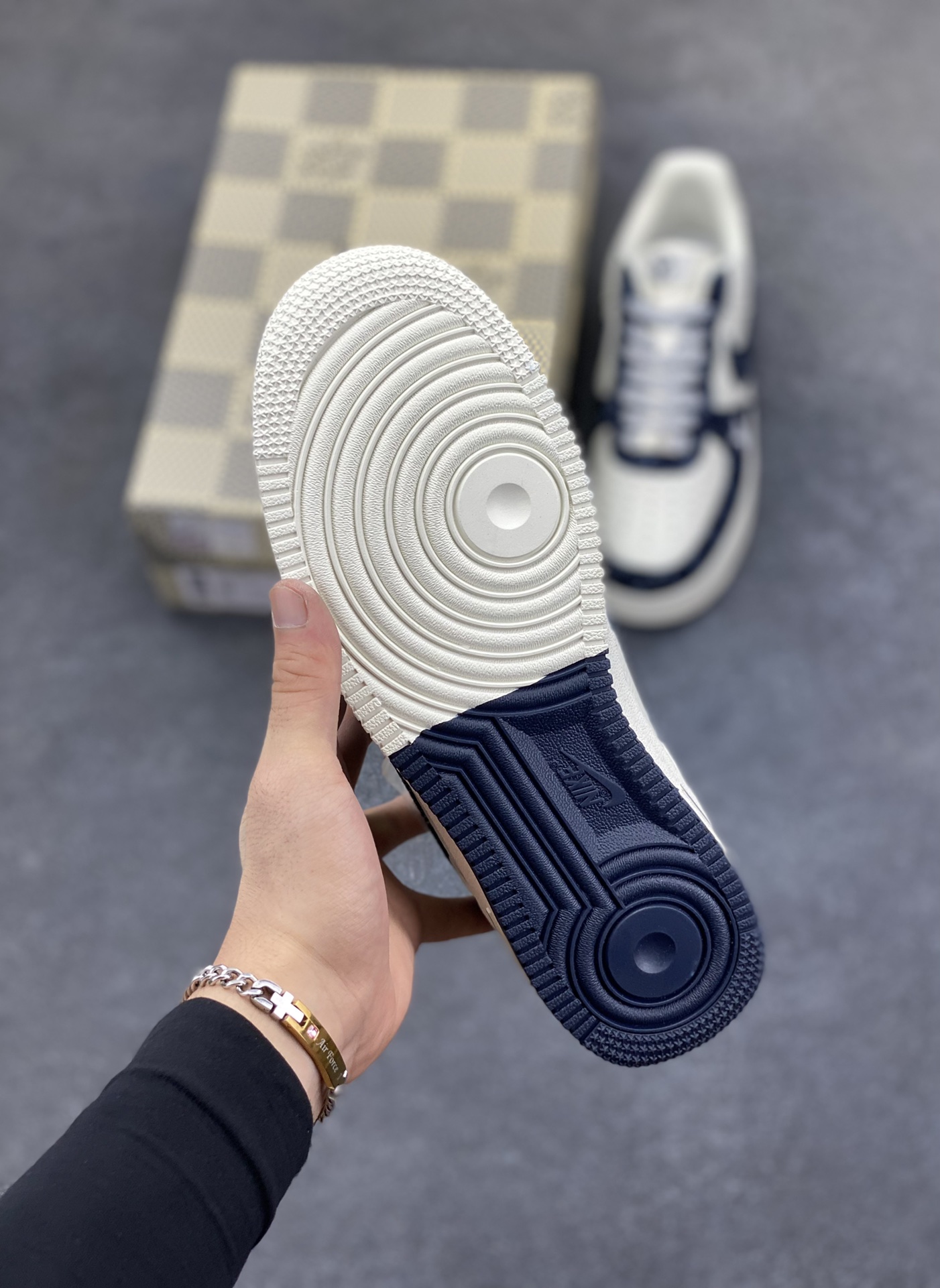 图片[5]-NIke Air Force 1 \’07 Low LV联名–深蓝牛仔 空军一号低帮 运动鞋 休闲鞋 折边针车 工艺难度大 原楦头原纸板 原装鞋盒 原厂鞋底 超高清洁度 细节完美 货号：SC0601-553 尺码：36 36.5 37.5 38 38.5 39 40 40.5 41 42 42.5 43 44 44.5 45-选品中心