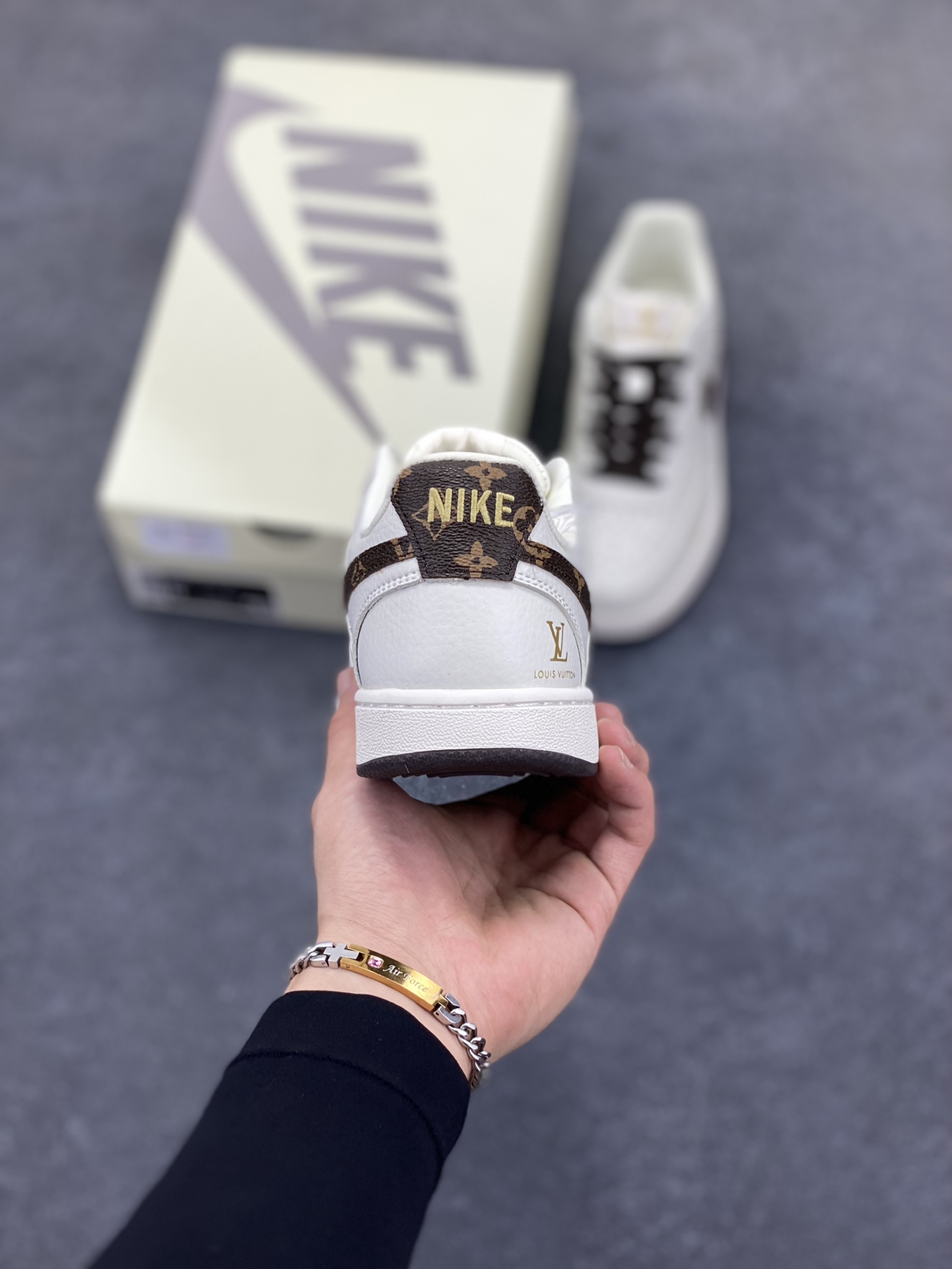 图片[4]-福利特价 海外爆款 ZP订单 NIKE EBERNON Low prm 小空军低帮百搭透气休闲运动板鞋 独家头层版本 原数据独家私模大底 纯正版型 清洁度完美 货号：FD5188-777 尺码：36 36.5 37.5 38 38.5 39 40 40.5 41 42 42.5 43 44 44.5 45-选品中心