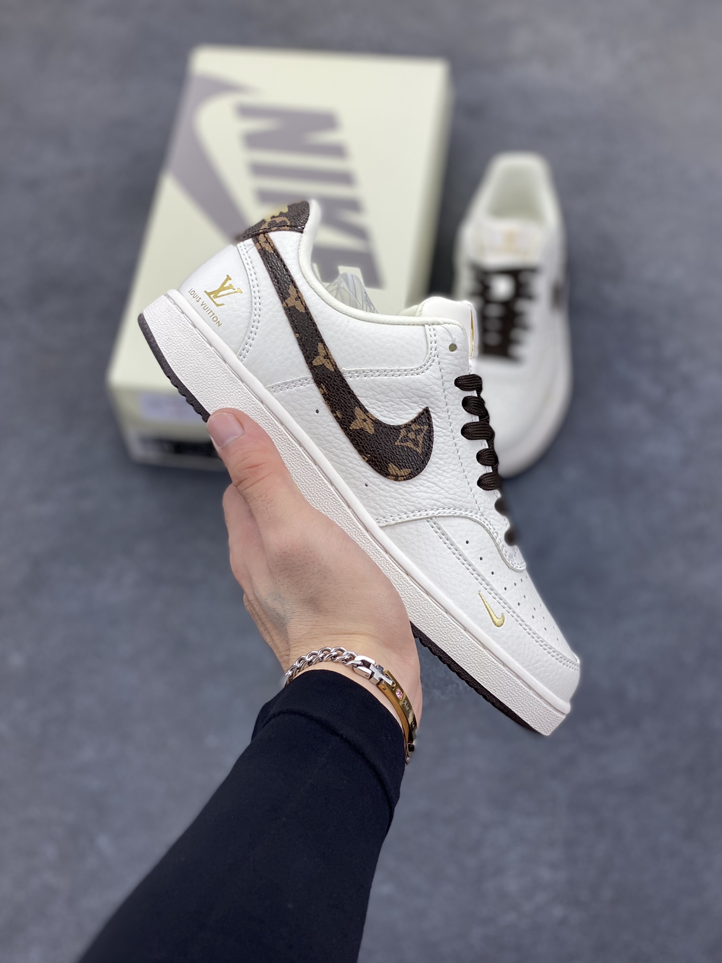 福利特价 海外爆款 ZP订单 NIKE EBERNON Low prm 小空军低帮百搭透气休闲运动板鞋 独家头层版本 原数据独家私模大底 纯正版型 清洁度完美 货号:FD5188-777 尺码:36 36.5 37.5 38 38.5 39 40 40.5 41 42 42.5 43 44 44.5 45-选品中心