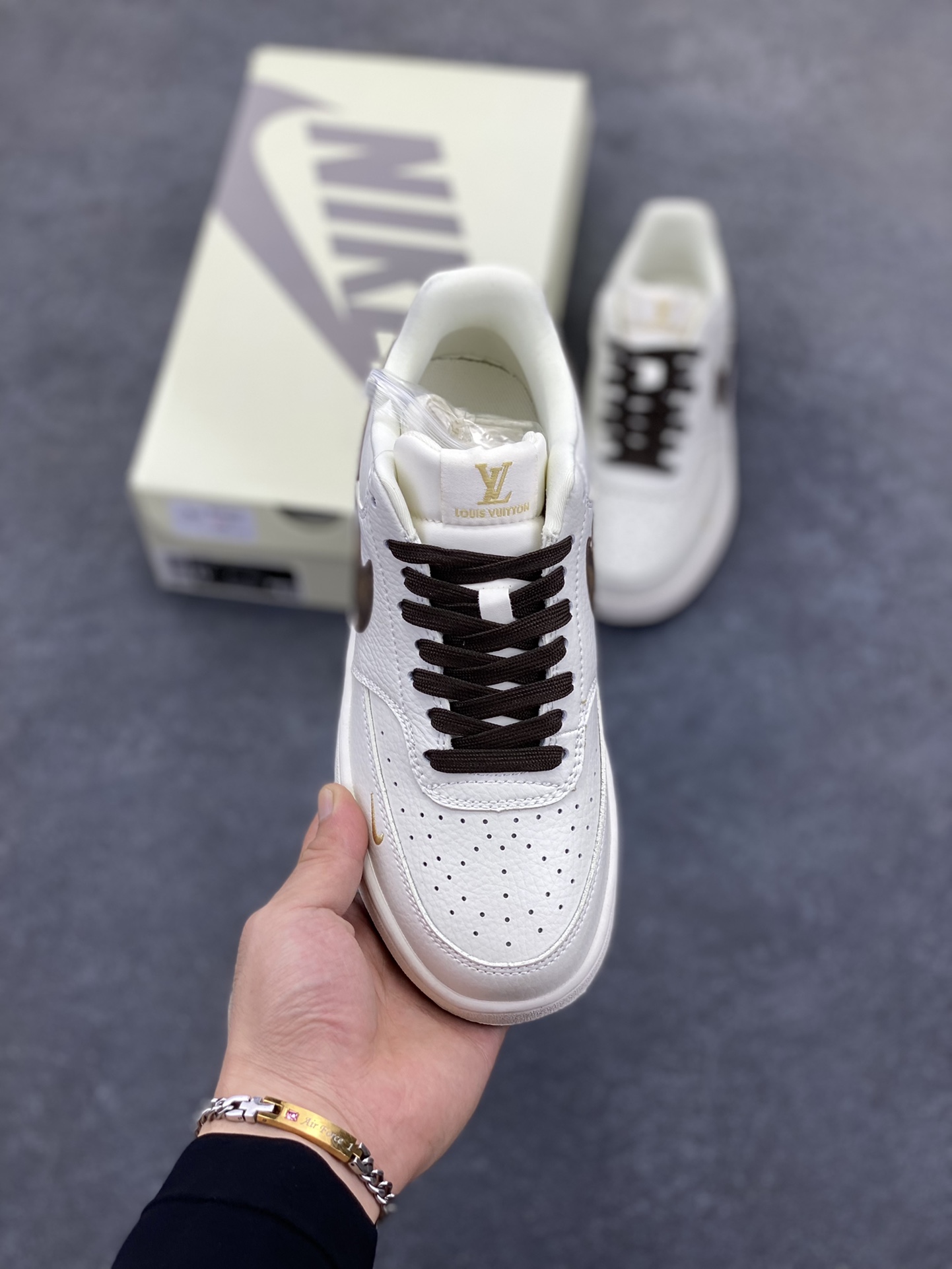 图片[2]-福利特价 海外爆款 ZP订单 NIKE EBERNON Low prm 小空军低帮百搭透气休闲运动板鞋 独家头层版本 原数据独家私模大底 纯正版型 清洁度完美 货号：FD5188-777 尺码：36 36.5 37.5 38 38.5 39 40 40.5 41 42 42.5 43 44 44.5 45-选品中心