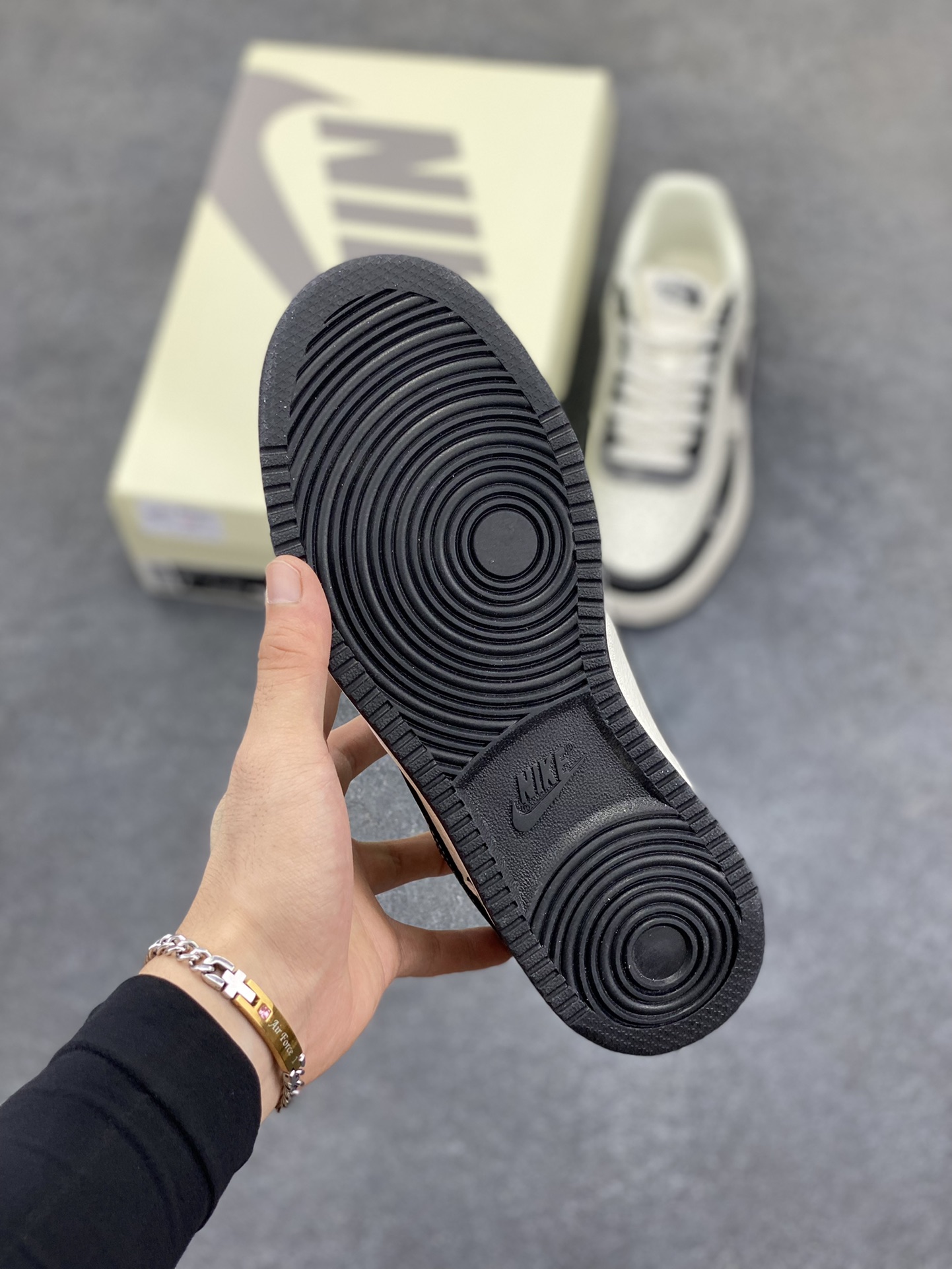 图片[5]-福利特价 海外爆款 ZP订单 NIKE EBERNON Low prm 小空军低帮百搭透气休闲运动板鞋 独家头层版本 原数据独家私模大底 纯正版型 清洁度完美 货号：FD5188-118 尺码：36 36.5 37.5 38 38.5 39 40 40.5 41 42 42.5 43 44 44.5 45-选品中心