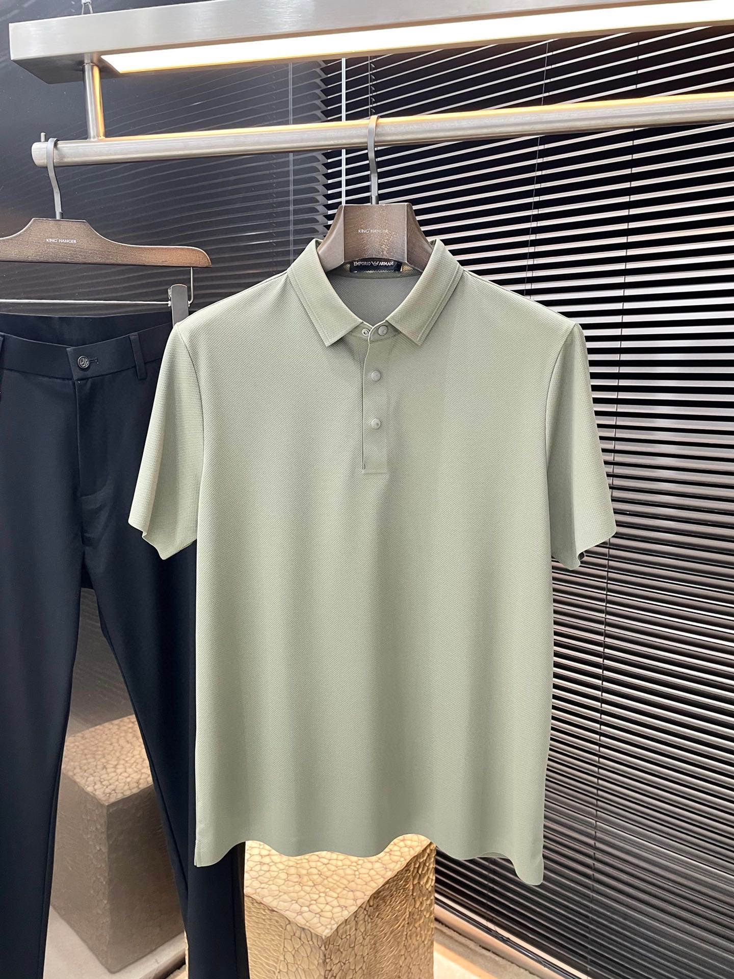 NO:508213,P EmporioArmin- (Armani) has the latest POLO short-sleeved sleeves in spring and summer, using the latest nylon fabric, which is resistant to washing and not easy to fade, has a soft feel and soft and comfortable composition. Classic design style, special customization, simple cutting and splicing, reflecting the extraordinary craftsmanship of workers, full of high-end and fashionable feeling!  The style is quite good at casual and versatile. Size M-3XL, armani, T-shirt, alexander wang19860909P  EmporioArmin-（阿玛尼）年春夏最新款POLO短袖,采用最新锦纶面料,耐水洗不易掉色,手感柔软、成分柔软舒适 经典设计风格 特殊定制 简单的裁剪方式拼接,体现出工人不凡的工艺,高端时尚感十足！版型相当赞休闲百搭款.尺码 M-3XL,,armani,T-shirt,alexander wang,Men's clothing