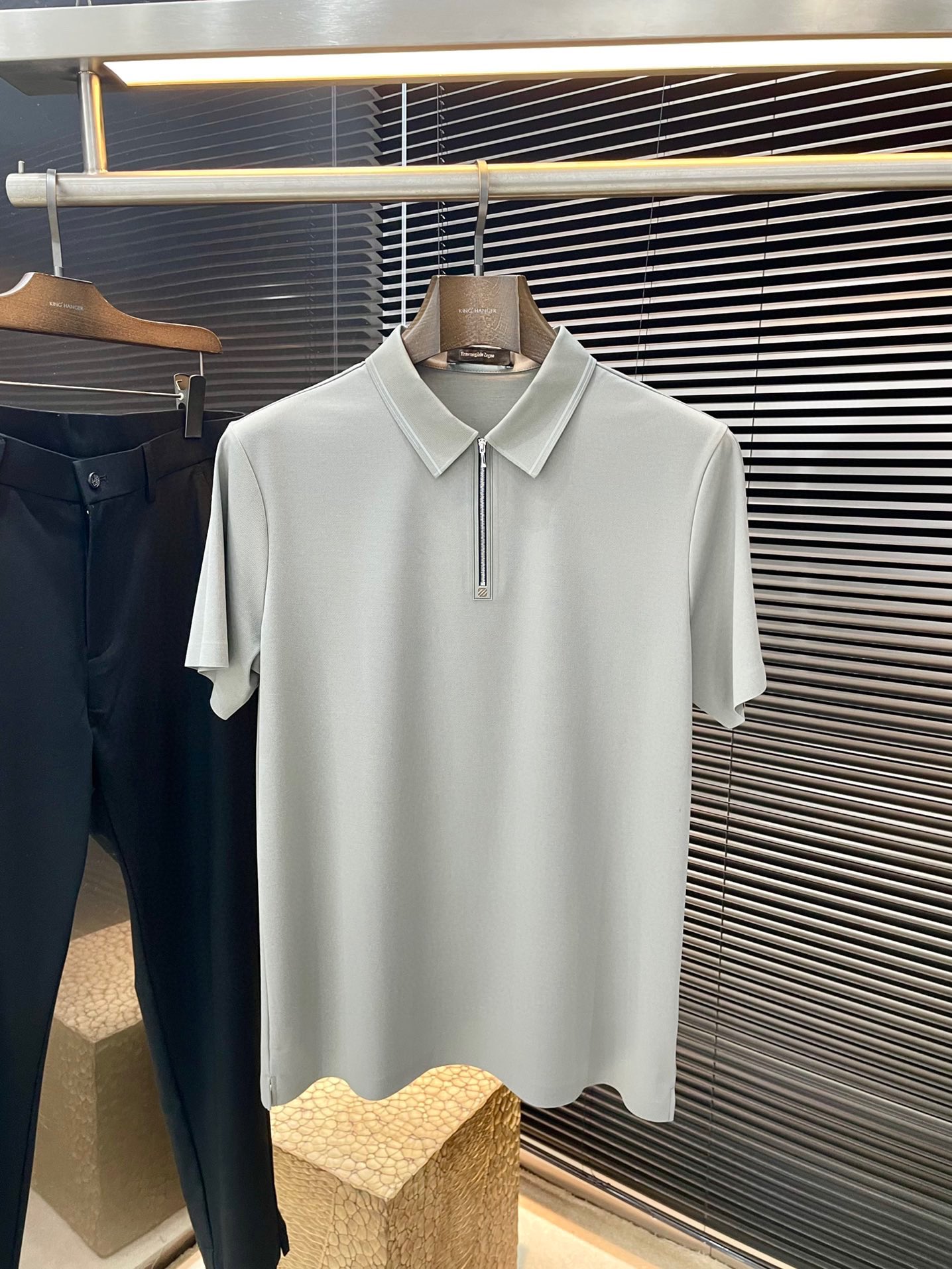 NO:508226,P Z Zegna- (Jegna) has the latest POLO short-sleeved spring and summer POLO short-sleeved fabric, which is resistant to washing and not easy to fade. It has soft touch and soft and comfortable ingredients. Classic design style. Special customization. Simple cutting and splicing reflects the extraordinary craftsmanship of workers and is full of high-end fashion!  The style is quite good at casual and versatile. Size M-3XL, zegna, T-shirt, alexander wang19860909P  Z Zegna-（杰尼亚）年春夏最新款POLO短袖,采用最新桑蚕丝面料,耐水洗不易掉色,手感柔软、成分柔软舒适 经典设计风格 特殊定制 简单的裁剪方式拼接,体现出工人不凡的工艺,高端时尚感十足！版型相当赞休闲百搭款.尺码 M-3XL,,zegna,T-shirt,alexander wang,Men's clothing