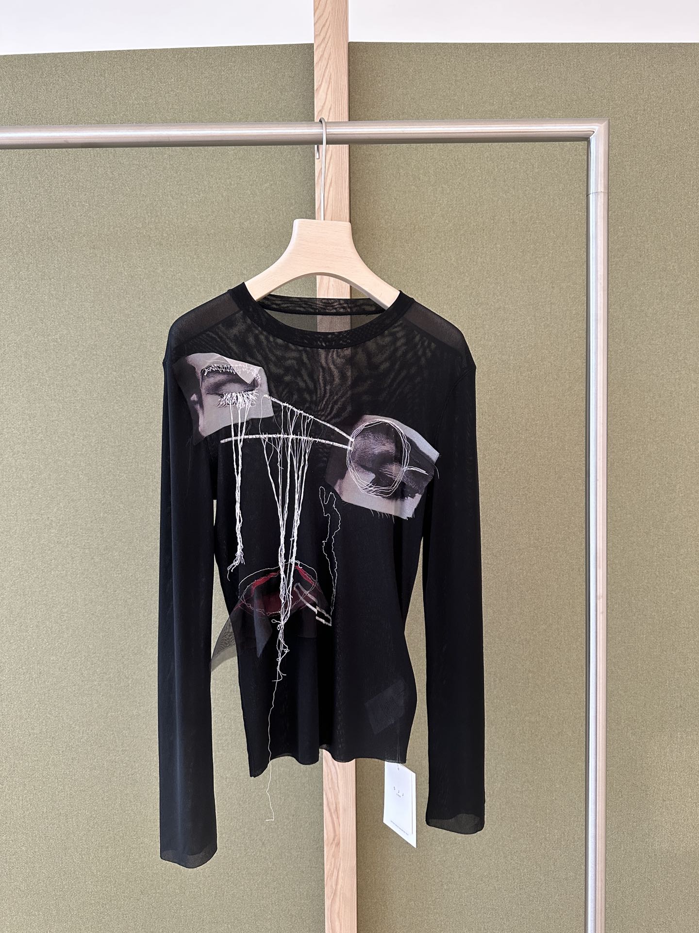 NO:461169,YS ｜ pre-autumn-2025 Fashionable and easy to wear Invincible slimness Right-angle shoulder cut High elastic and inclusive ~ SML,,alexander wang19860909YS ｜ pre-autumn-2025 时髦又好穿 无敌显瘦 直角肩剪裁 高弹且包容～  SML,,alexander wang,Women's clothing