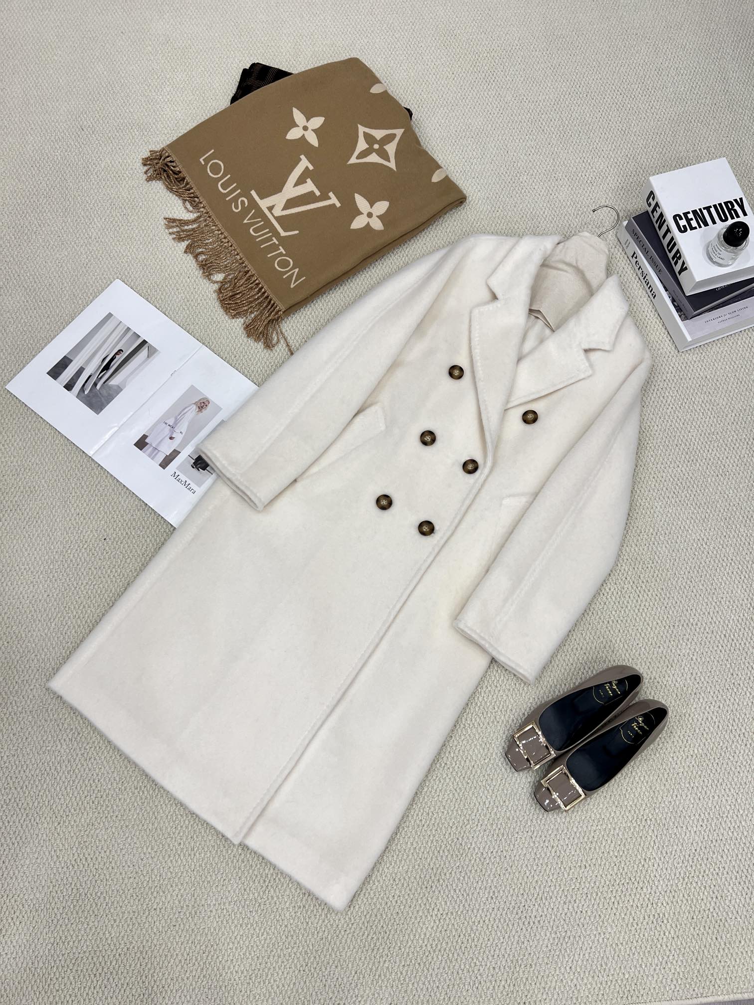 NO:637055,The Supreme VIP Special Offer 101801 Suli Coat [Cream White Details Invite You to Appreciate] The Supreme VIP Coat can only be purchased with an annual consumption of one million or more. It uses fabrics containing alpaca hair from the world's top brands, ,,,, etc., which often use alpaca hair. The unique fabric has a unique feel, has a plush feel, is light and warm, has good breathability, and suits every aspect of you.  Give you all-round thoughtfulness and comfort, Maxmara-clothing, alexander wang19860909至尊VIP特供款101801苏力大衣【奶油白细节邀您鉴赏】 只有年消费百万级别以上才能达到购买资格的至尊VIP大衣 选用世界顶级品牌、、、、等都会经常用到含羊驼毛的面料. 独特的面料所出来的独一份的手感 自带绒毛感 又轻又保暖 透气性佳 符合你的每一面 给到你面面俱到的贴心舒适,麦丝玛拉-服装,alexander wang,Women's clothing