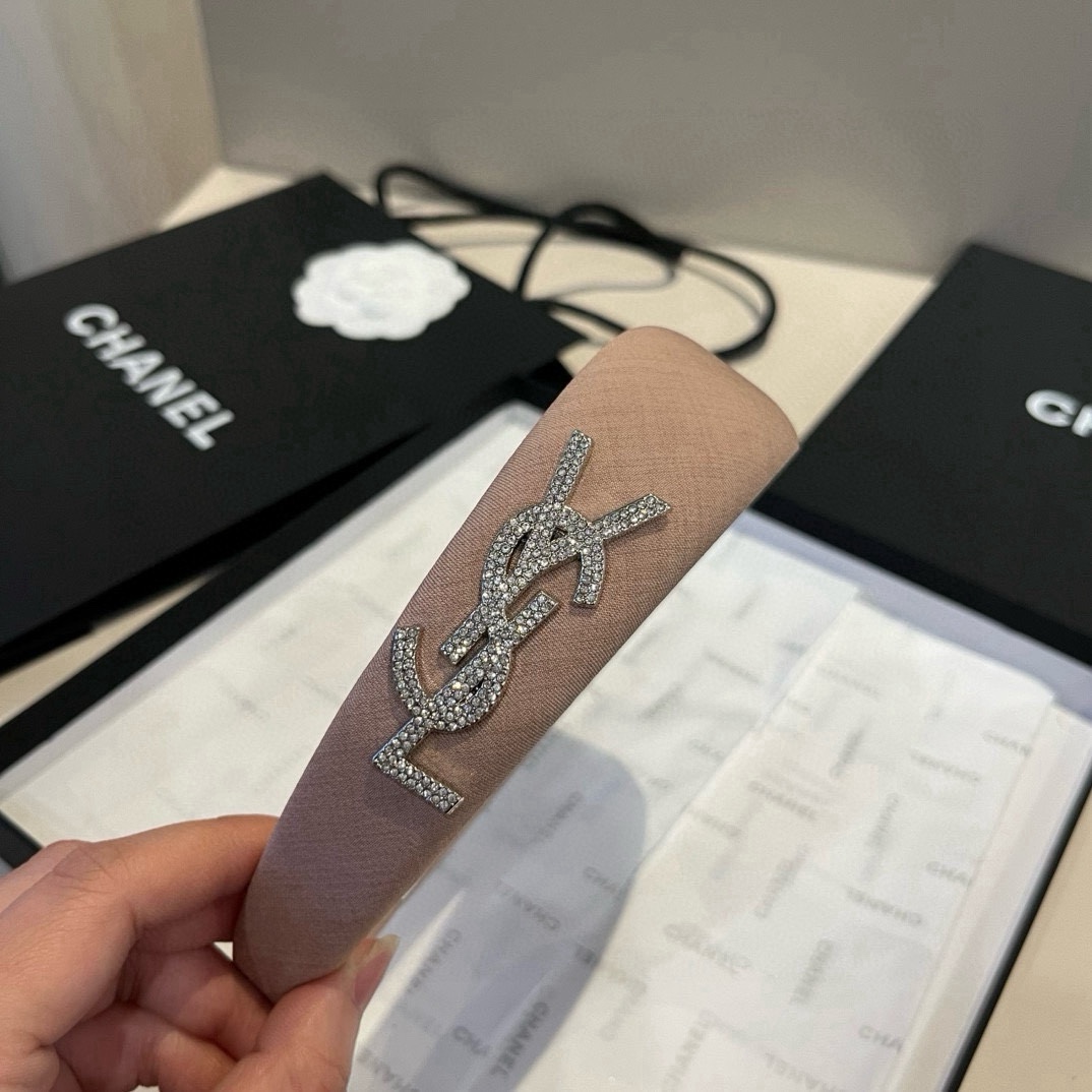 🆕


圣罗兰新款发箍