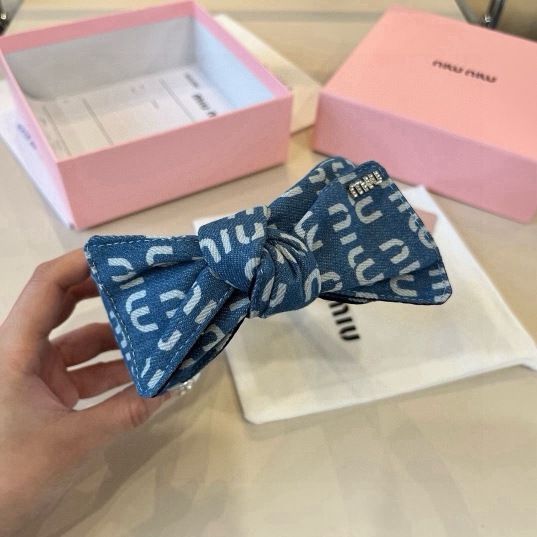 🆕

miumiu缪缪新款发箍