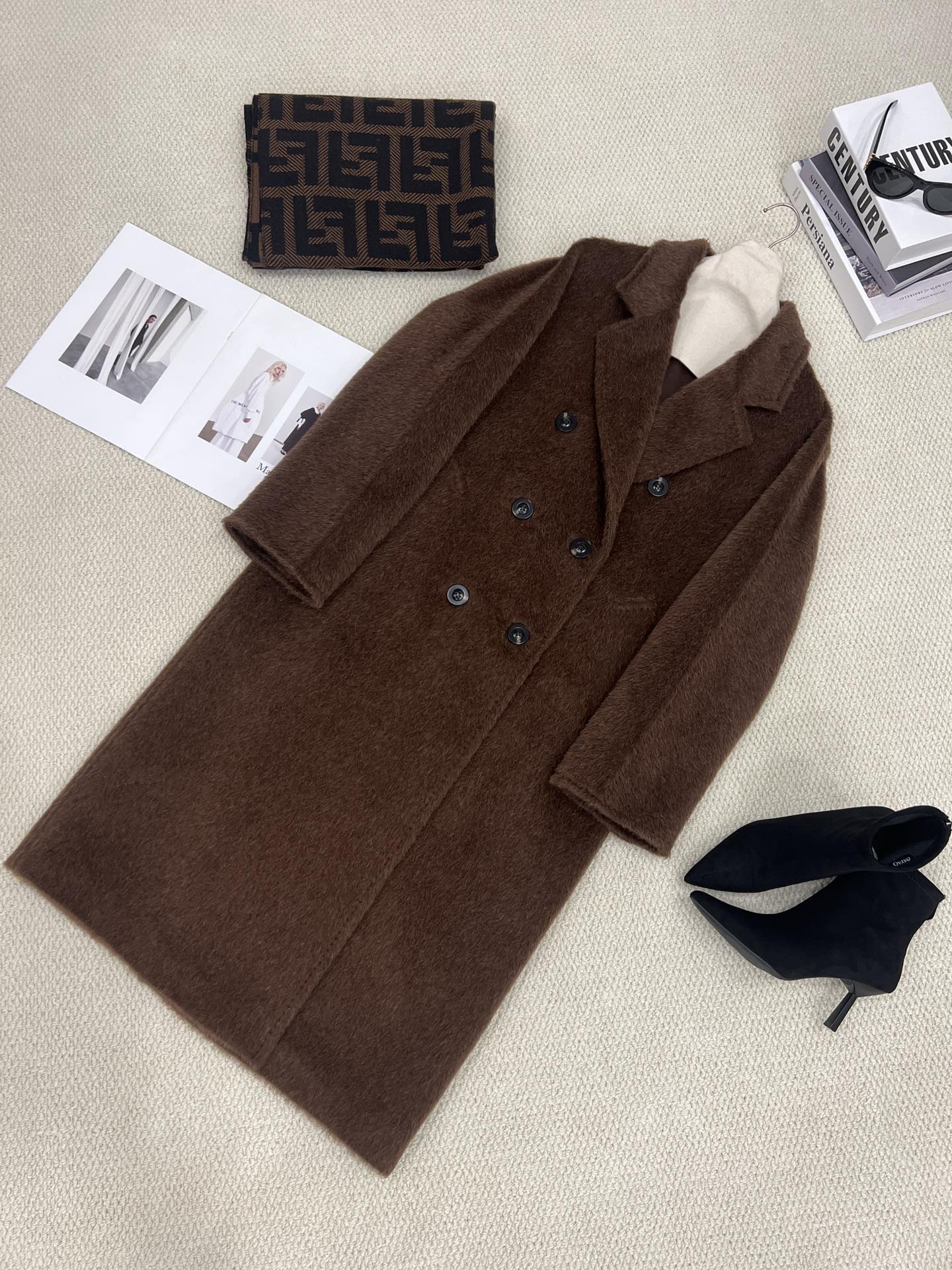 NO:637075,Supreme VIP Special Offer 101801 Suli Coat [Cocoa Brown Details Invite You to Appreciate] Supreme VIP Coat Only those with an annual consumption of one million or more can qualify for purchase. It uses fabrics containing alpaca hair from the world's top brands, such as,,,,, etc., which often use alpaca hair. The unique fabric has a unique feel, has a plush feel, is light and warm, has good breathability, and suits every aspect of you.  Give you all-round thoughtfulness and comfort, Maxmara-clothing, alexander wang19860909至尊VIP特供款101801苏力大衣【可可棕细节邀您鉴赏】 只有年消费百万级别以上才能达到购买资格的至尊VIP大衣 选用世界顶级品牌、、、、等都会经常用到含羊驼毛的面料. 独特的面料所出来的独一份的手感 自带绒毛感 又轻又保暖 透气性佳 符合你的每一面 给到你面面俱到的贴心舒适,麦丝玛拉-服装,alexander wang,Women's clothing