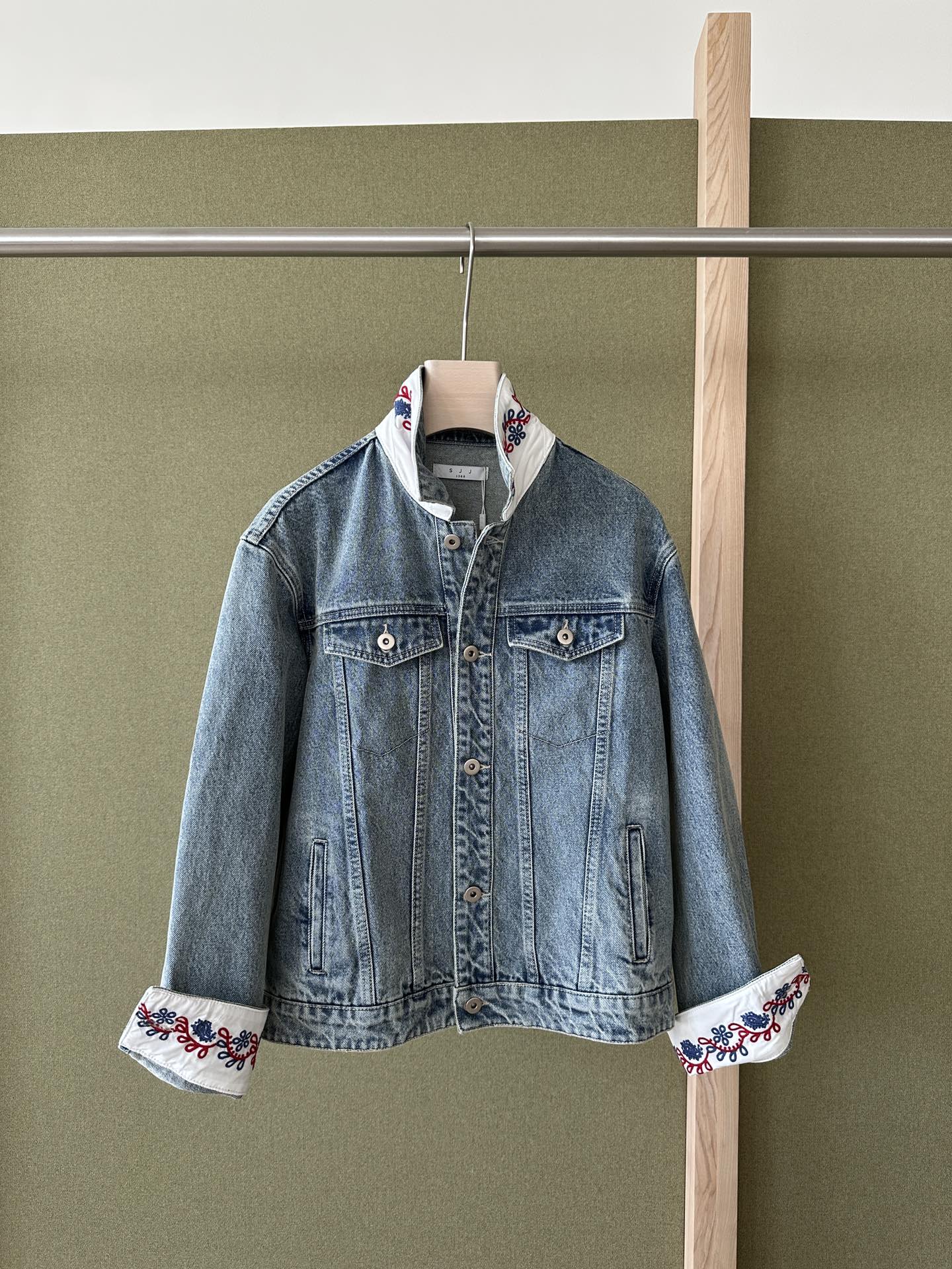 NO:461123,YS | pre-autumn-2025 All-Cotton High-Quality Embroidered Denim Jacket Washing Color, Silhouette Sense, and the adjustment is perfect!  SML, Jackets & coats,alexander wang19860909YS ｜ pre-autumn-2025 全棉高品质刺绣牛仔外套 洗水颜色 廓形感 调的非常完美！ SML,,jackets & coats,alexander wang,Women's clothing