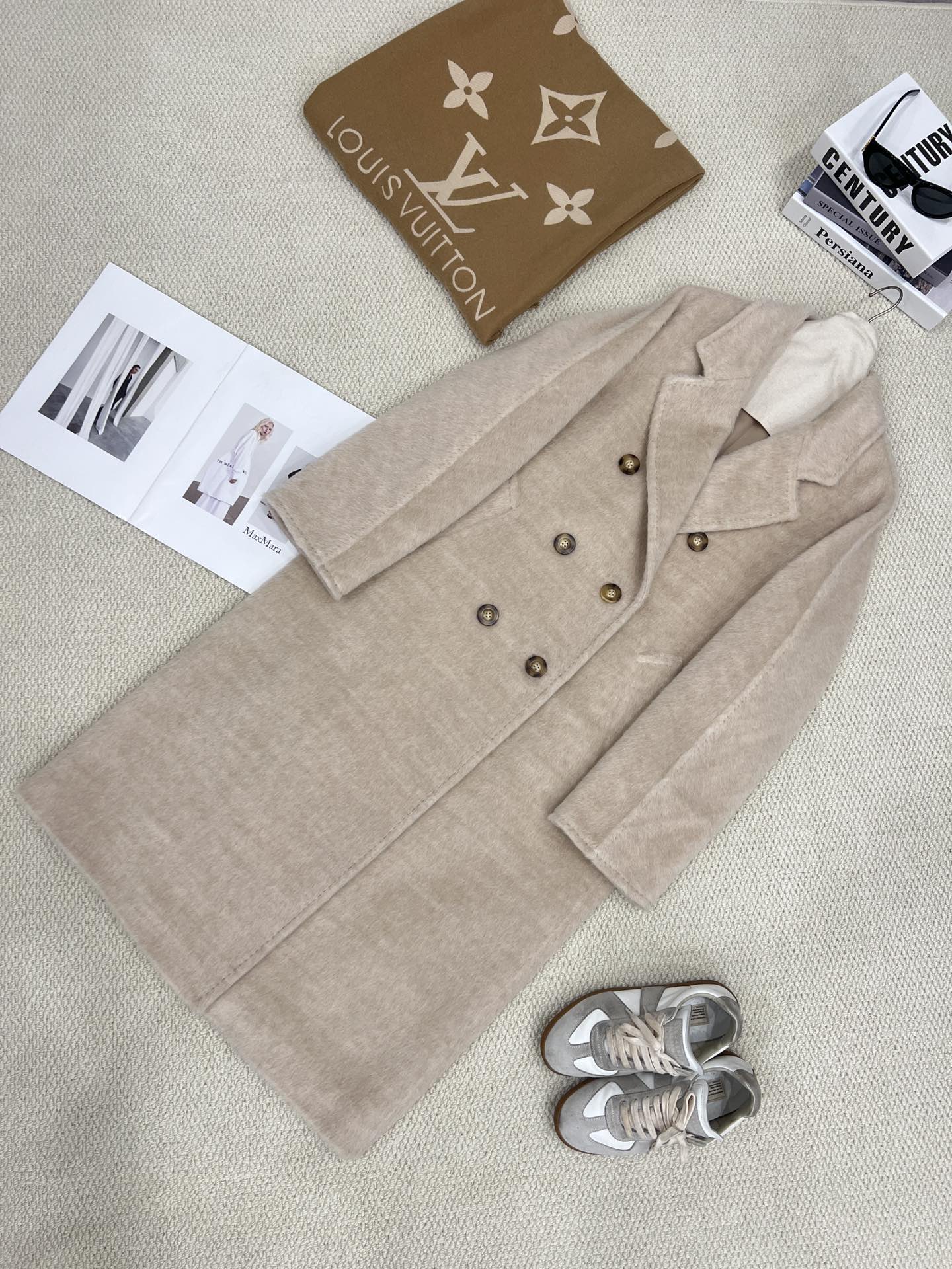 NO:637081,The Supreme VIP Special Offer 101801 Suli Coat [Oatmeal color details invite you to appreciate] The Supreme VIP coat can only be purchased with an annual consumption of one million or more. It uses fabrics containing alpaca hair from the world's top brands.  Give you all-round thoughtfulness and comfort, Maxmara-clothing, alexander wang19860909至尊VIP特供款101801苏力大衣【燕麦色细节邀您鉴赏】 只有年消费百万级别以上才能达到购买资格的至尊VIP大衣 选用世界顶级品牌、、、、等都会经常用到含羊驼毛的面料. 独特的面料所出来的独一份的手感 自带绒毛感 又轻又保暖 透气性佳 符合你的每一面 给到你面面俱到的贴心舒适,麦丝玛拉-服装,alexander wang,Women's clothing