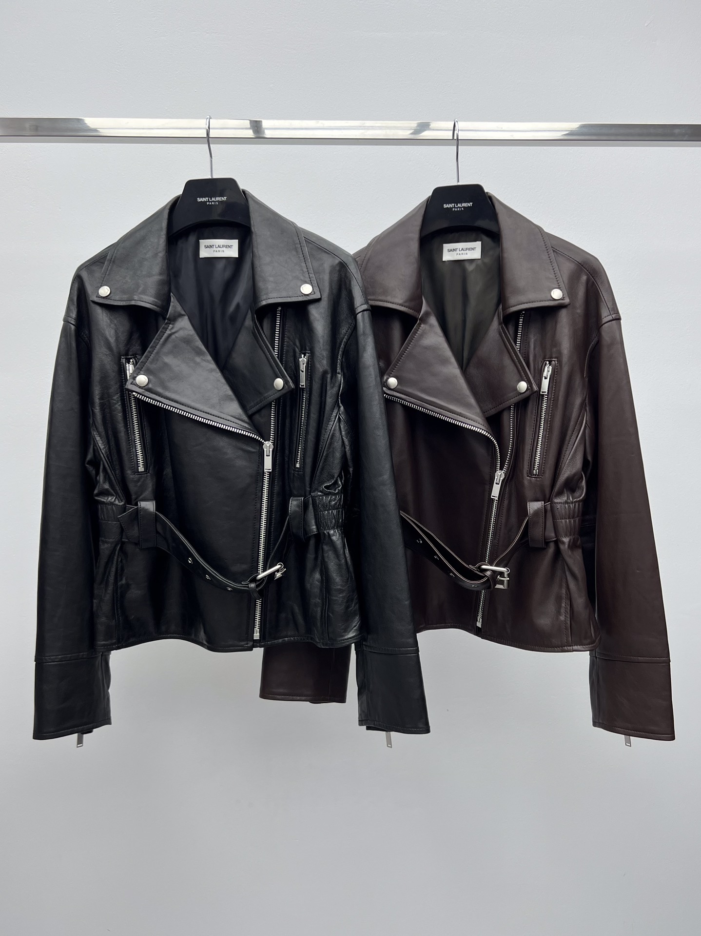 Title: Saint Laurent Women’s Dustproof Coat with Sheep Hide Material and Adjustable Belt Summary: Saint Laurent’s p2400 coat for women features sheep hide material, custom hardware, adjustable belt, and - 图片 1
