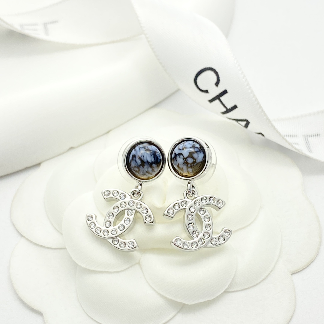 Chanel Drop Earrings with Faux Pearl and Crystal CC Logo 7 i1755328981 3137 5