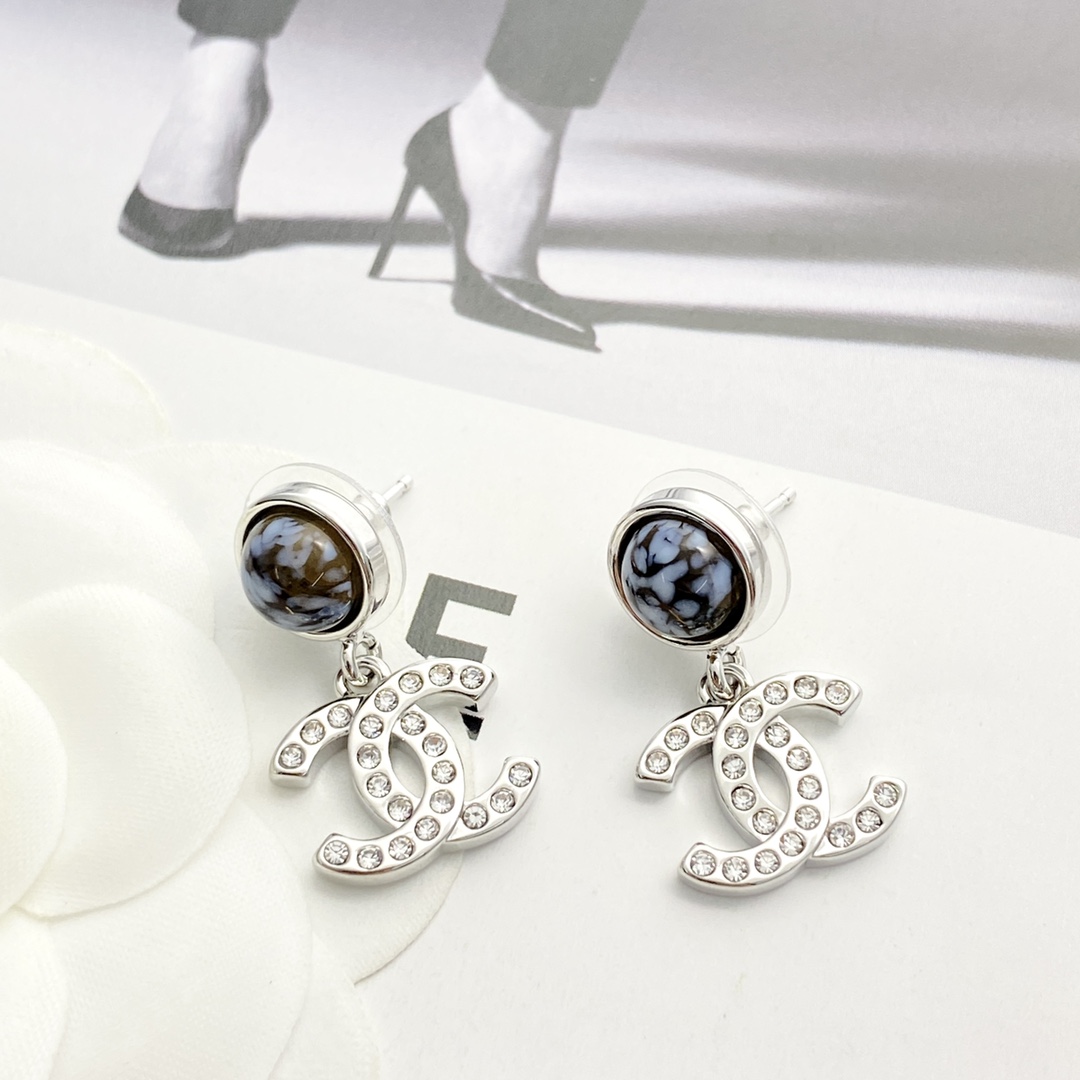 Chanel Drop Earrings with Faux Pearl and Crystal CC Logo 6 i1755328981 4670 3