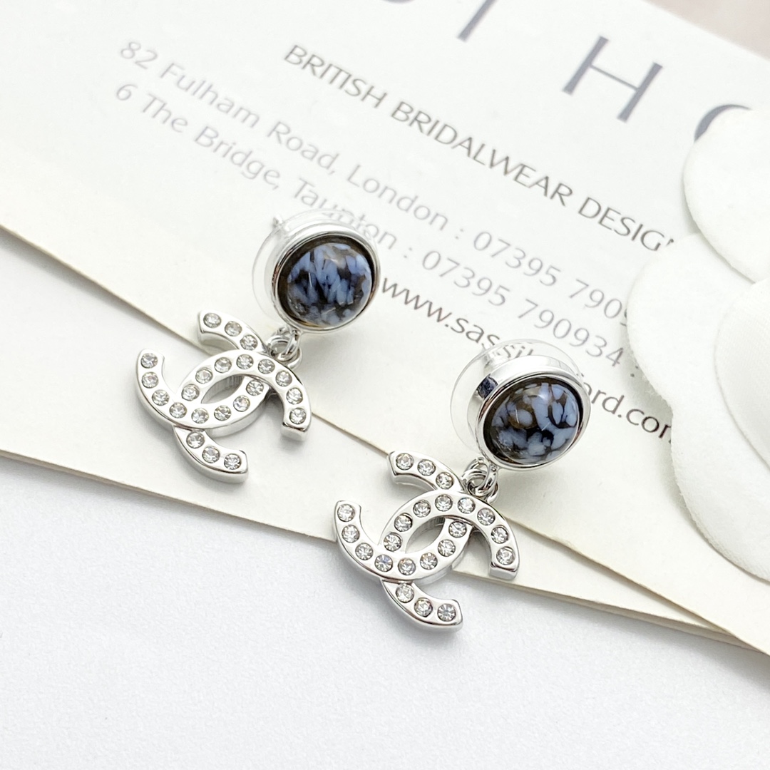 Chanel Drop Earrings with Faux Pearl and Crystal CC Logo 8 i1755328981 9204 6