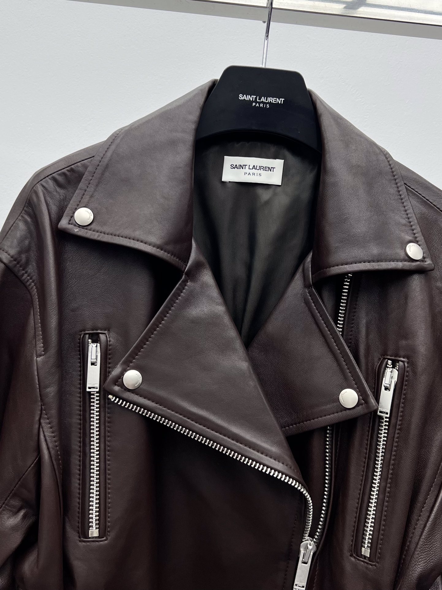 “Saint Laurent Women’s Sheep Hide Coat with Adjustable Belt and Custom Logo Hardware” - 图片 2