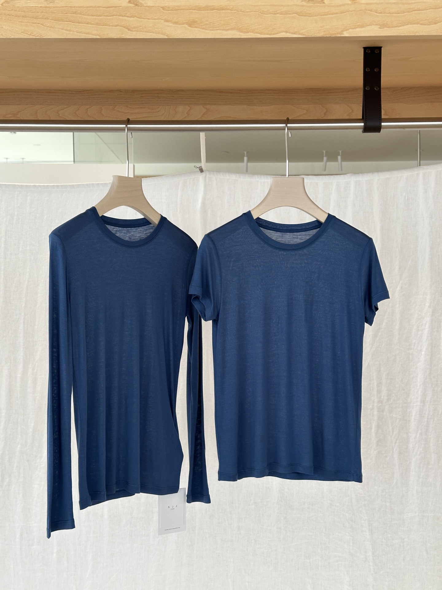 NO:461138,YS | pre-autumn-2025 Imported Tencel Wool Really Two pieces, great feel!  Delicate, soft, so high-end!  The layering is beautiful~ It is also practical to wear alone~ SML, alexander wang19860909YS ｜ pre-autumn-2025 进口天丝羊毛 真两件 手感巨好！ 细腻 柔软 好高级！ 叠搭很美～ 单穿也很实用～ SML,,alexander wang,Women's clothing