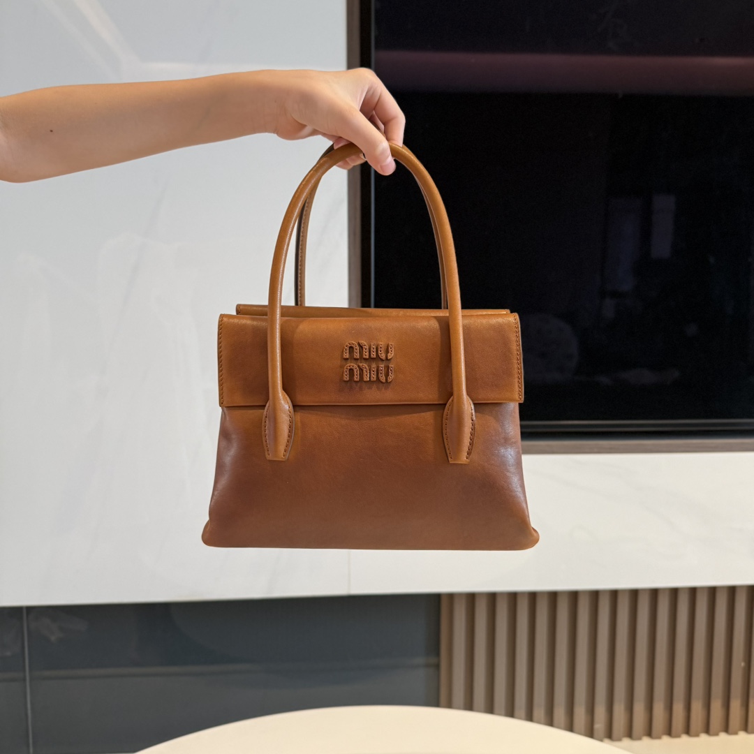 miu Solitaire ** ** ** **// 5BA303