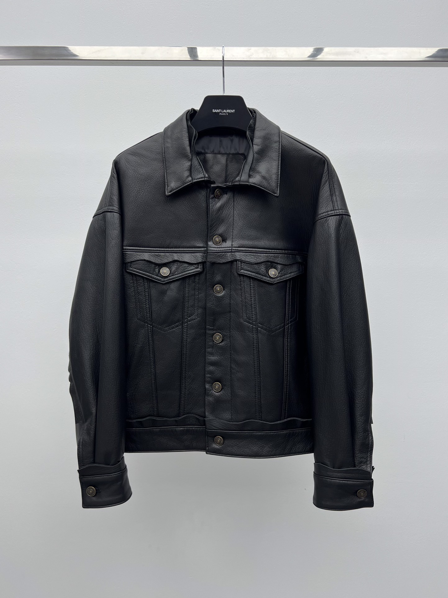 “Balenciaga Sheep Hide Leather Jacket: One-Size-Fits-All Retro Style Coat” - 图片 1