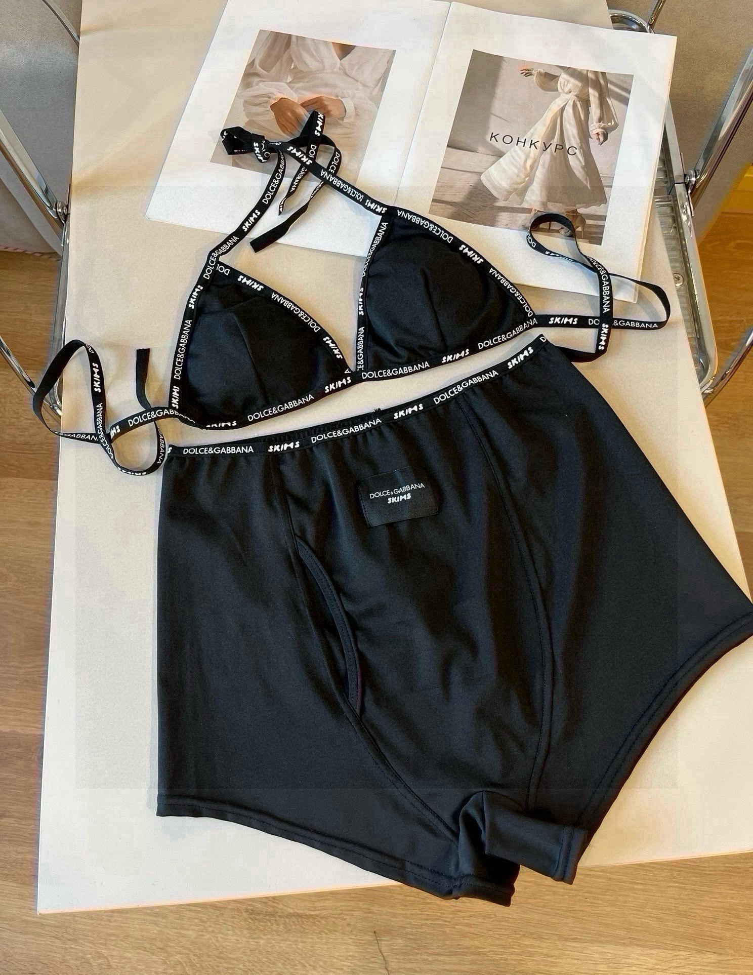🆕
D&G杜嘉班纳新款织带比基尼分体泳衣套装 黑色白色ＳＭＬ