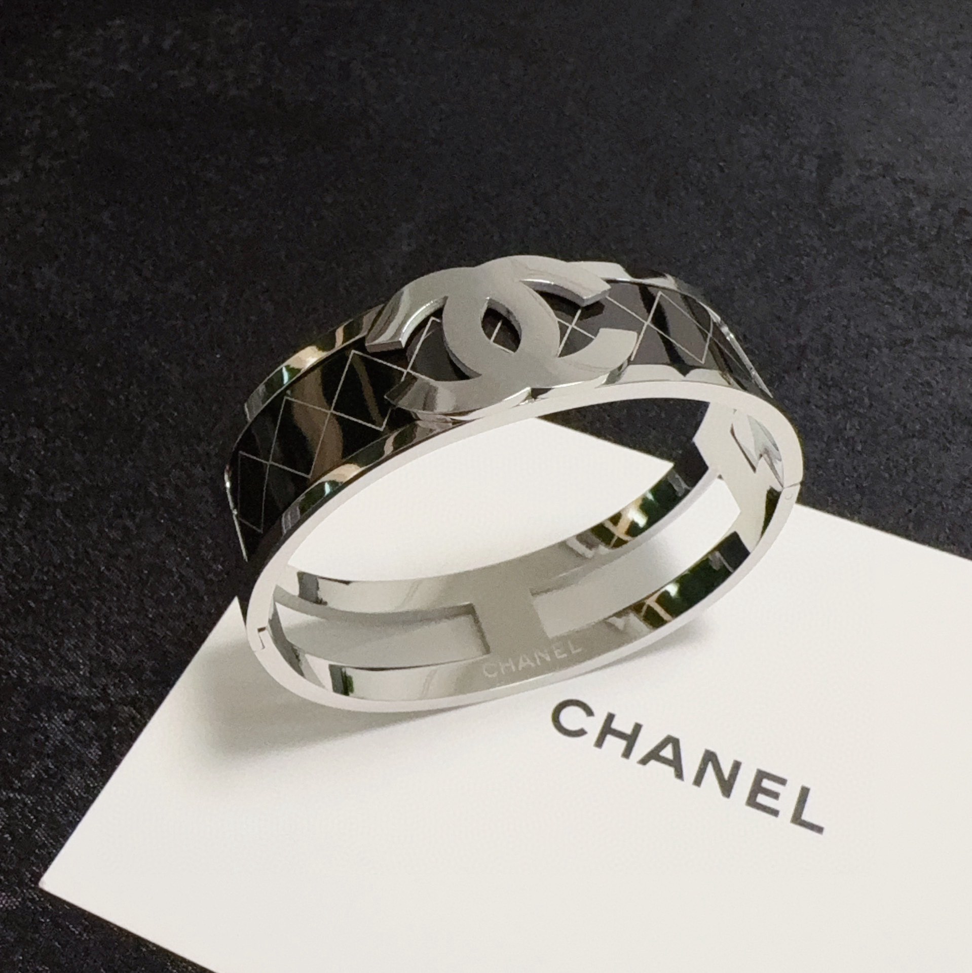 Title: Chanel-Shannel High-Quality Steel Jewelry Summary Summary: New high-quality Chanel-Shannel jewelry with fine steel, exquisite craft, classic design, and high price. - 图片 3